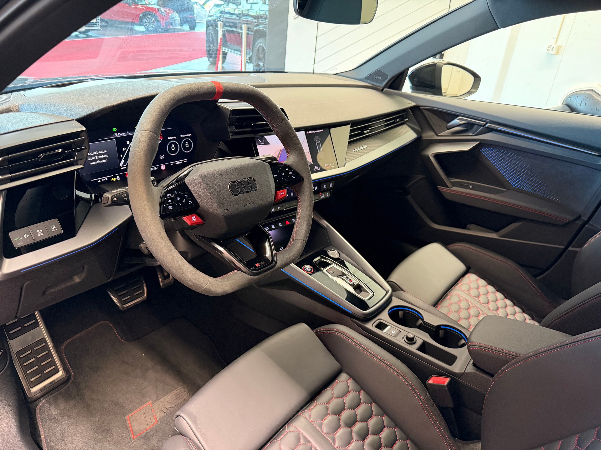 AUDI RS3 Limousine 2.5 TSI quattro S-tronic-image-14