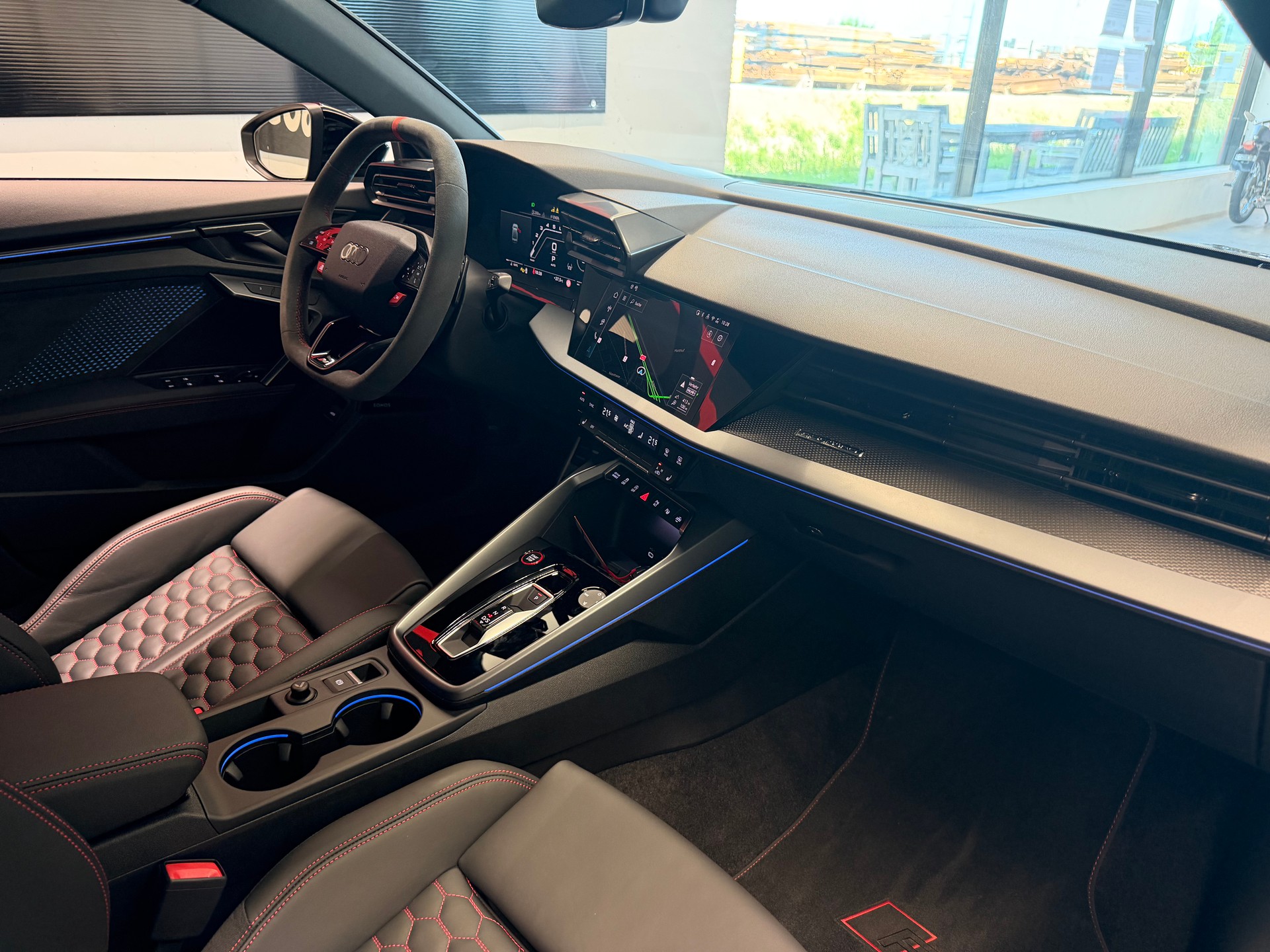 AUDI RS3 Limousine 2.5 TSI quattro S-tronic-image-24