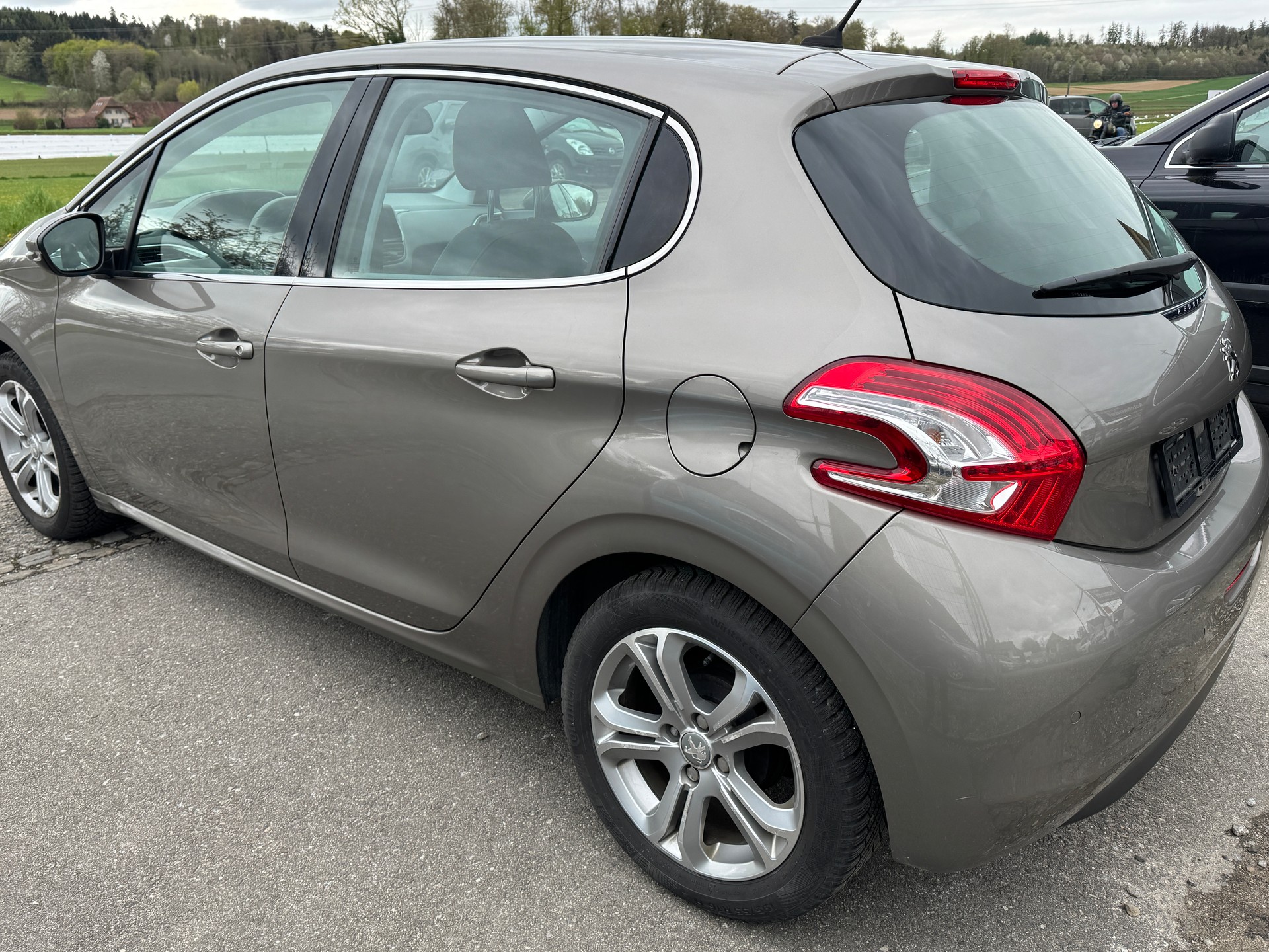 PEUGEOT 208 1.2 VTI Active-image-5