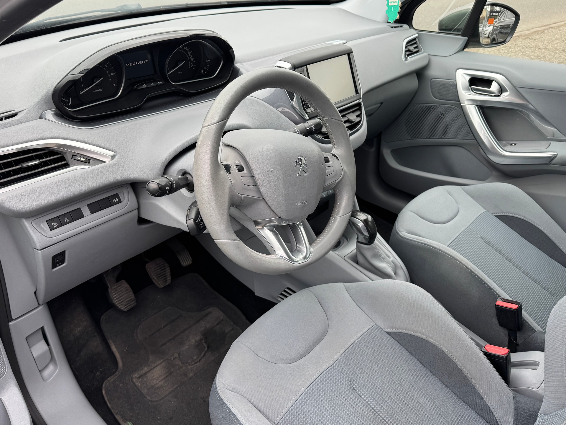 PEUGEOT 208 1.2 VTI Active-image-8