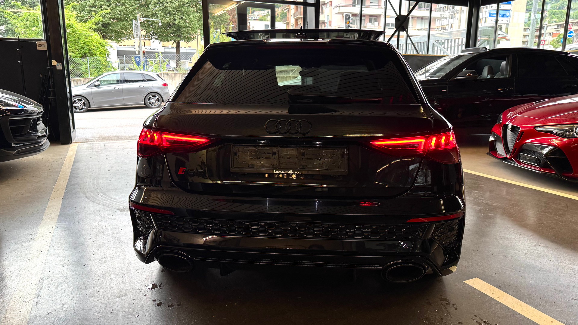AUDI RS3 Sportback 2.5 TSI quattro S-tronic-image-4