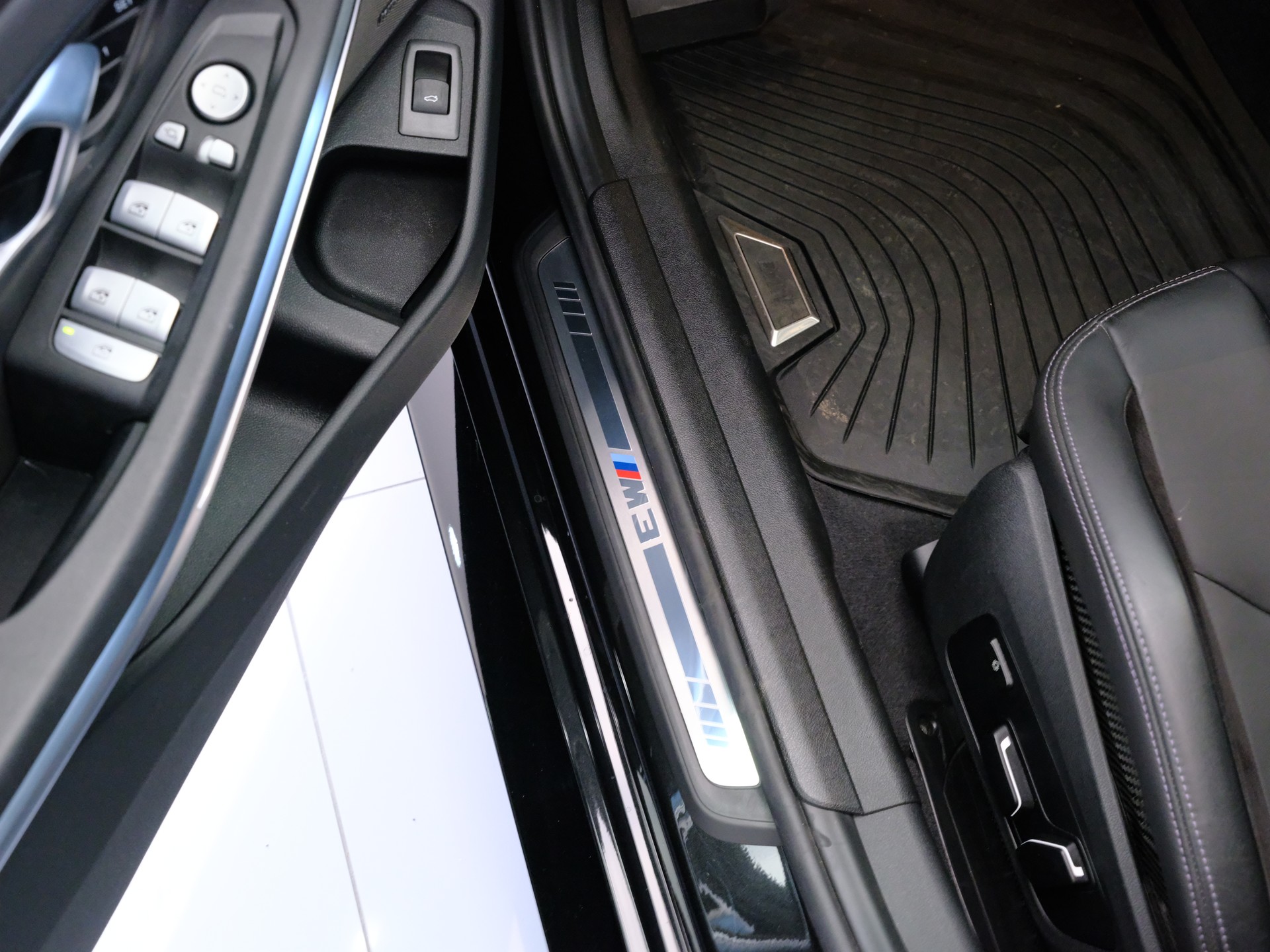 BMW M3 *CARBON-SCHALENSITZE*WERKSGARANTIE*ALCANTARA-LENKRAD*-image-23