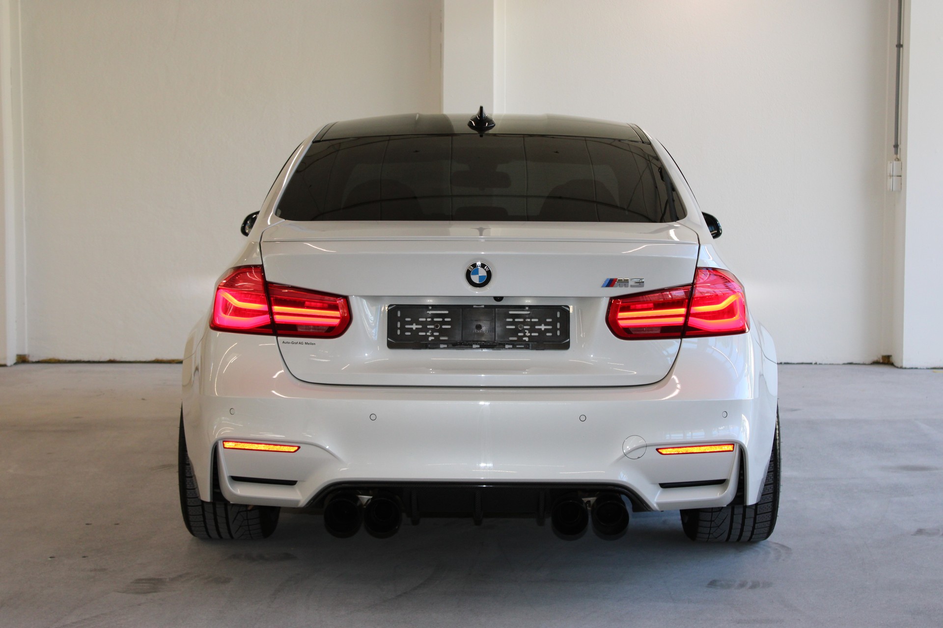 BMW M3 Drivelogic-showroom-element-3