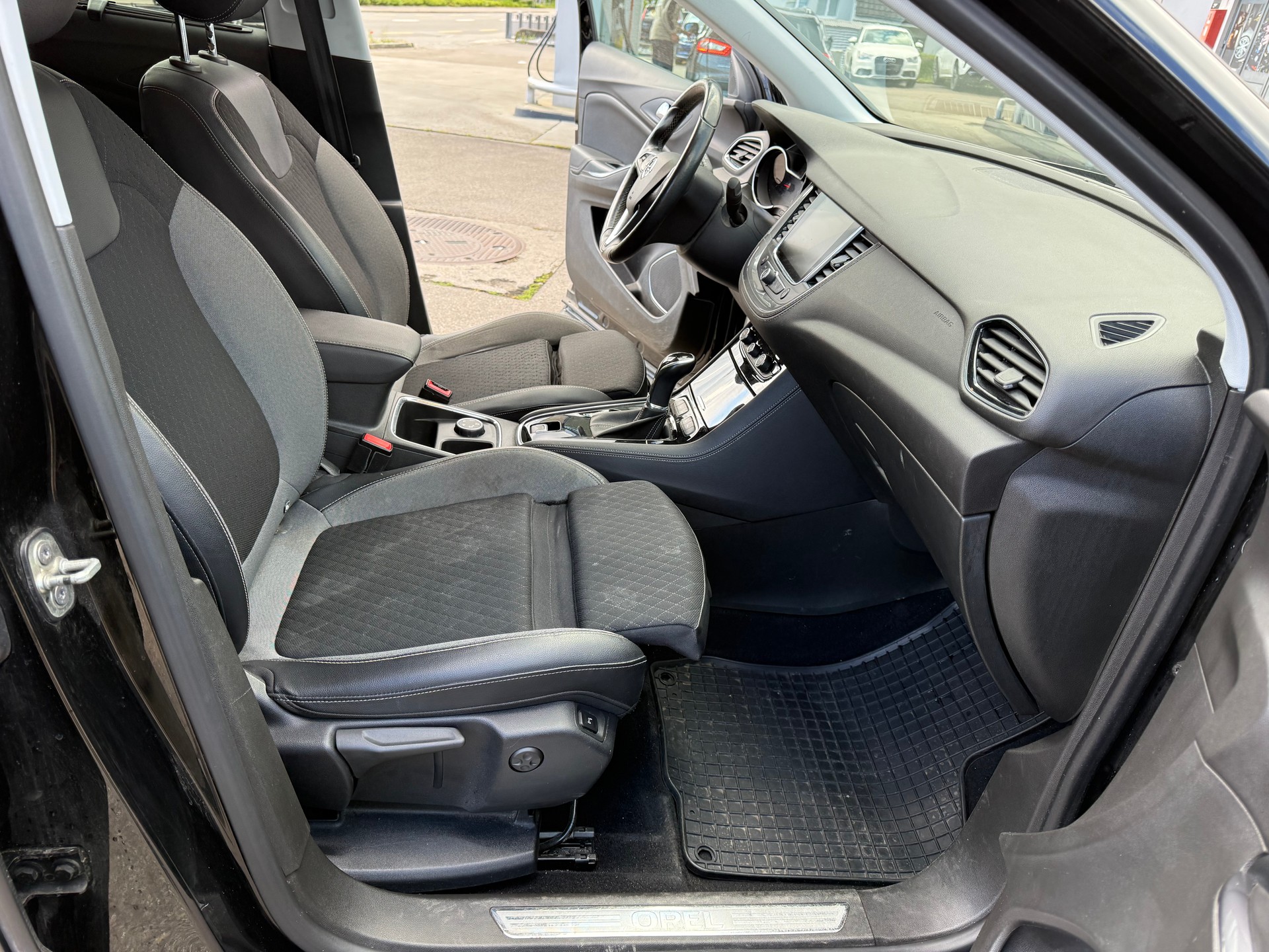 OPEL Grandland X 1.2i TP Ultimate Automatik-image-9