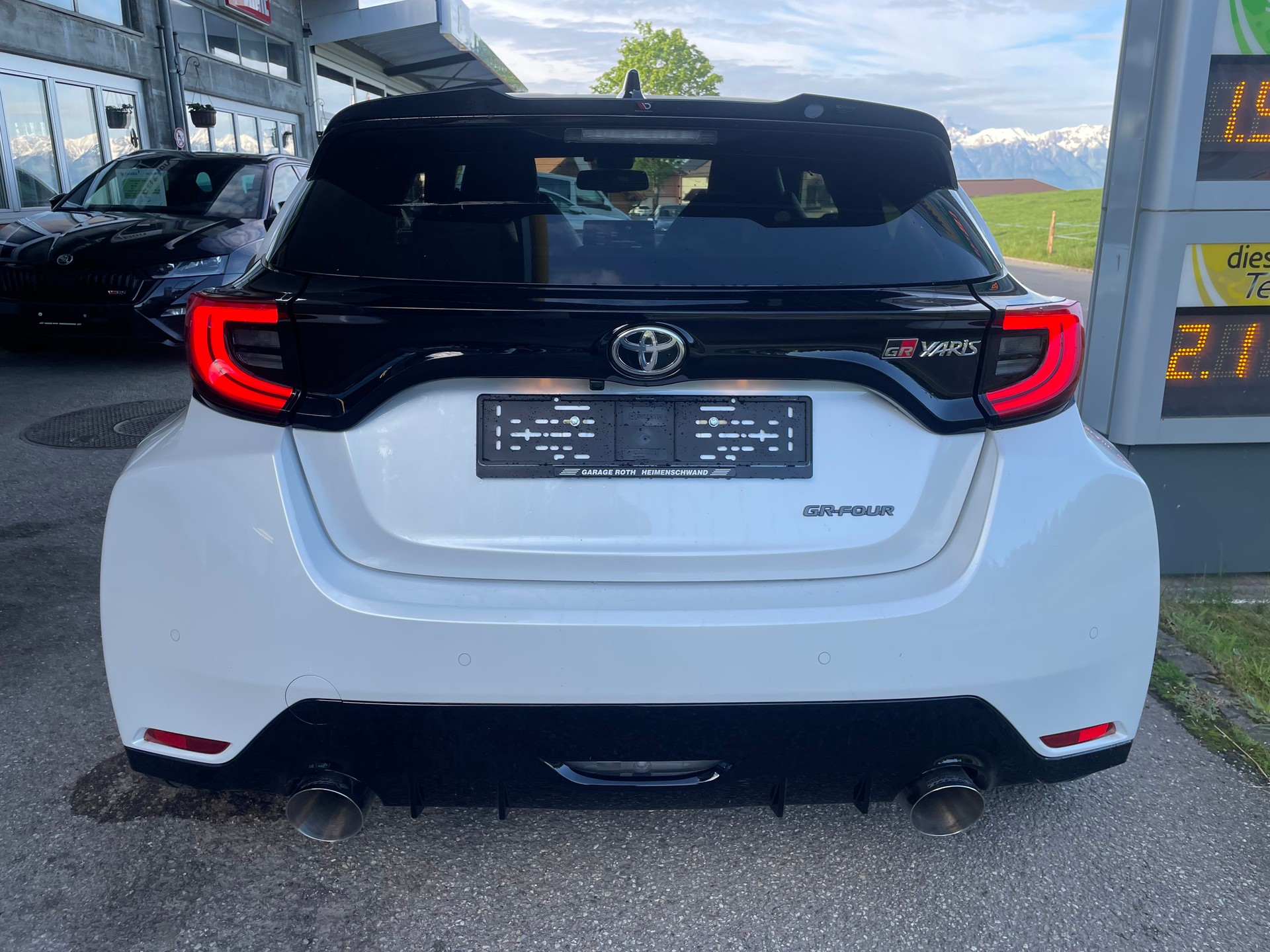 TOYOTA Yaris 1.6 GR Sport-image-3