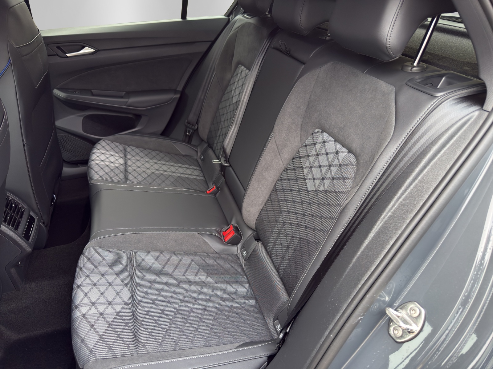 VW Golf 1.5 e TSI mHEV R-Line DSG-image-10