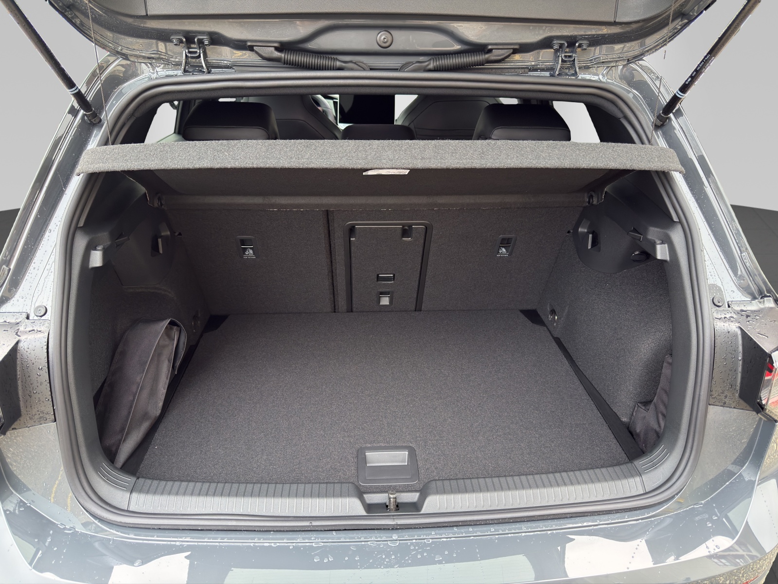 VW Golf 1.5 e TSI mHEV R-Line DSG-image-11
