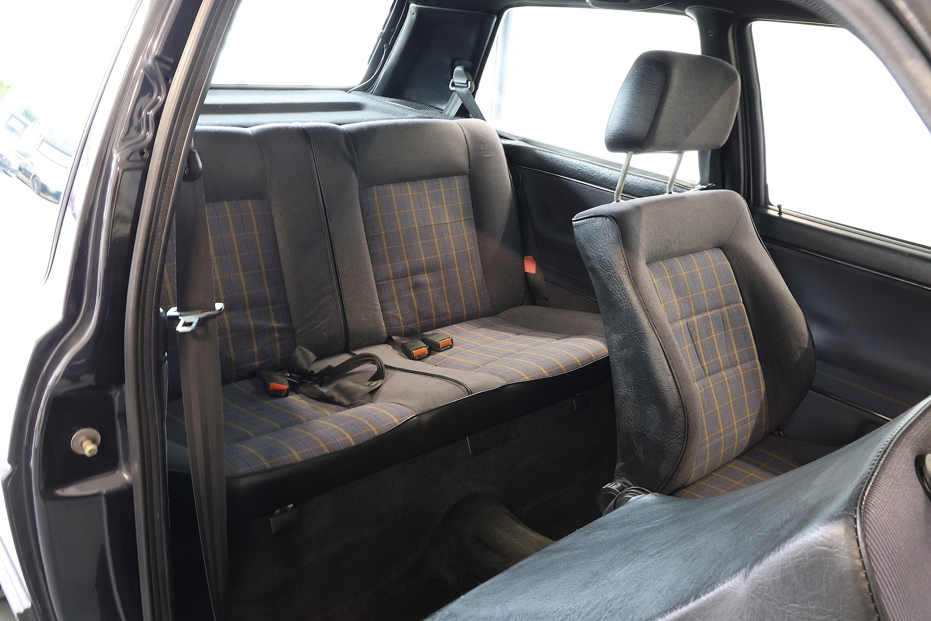 VW Golf 1800 GTI-image-12