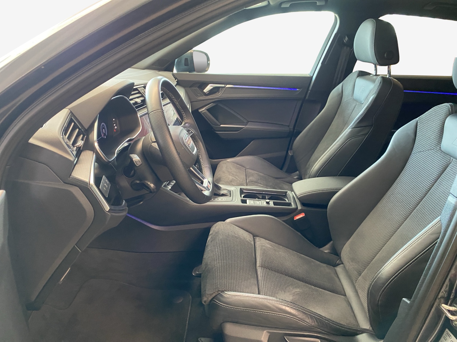 AUDI Q3 35 TFSI S line Attraction S-tronic-image-7