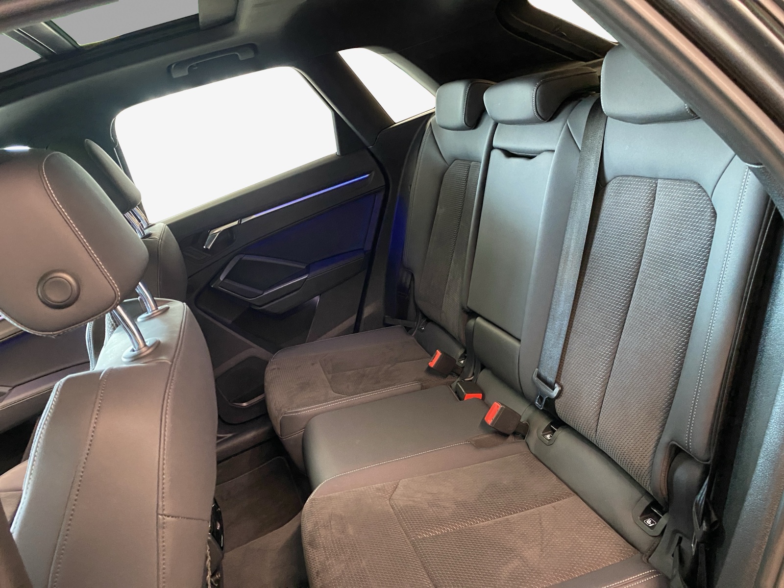 AUDI Q3 35 TFSI S line Attraction S-tronic-image-11