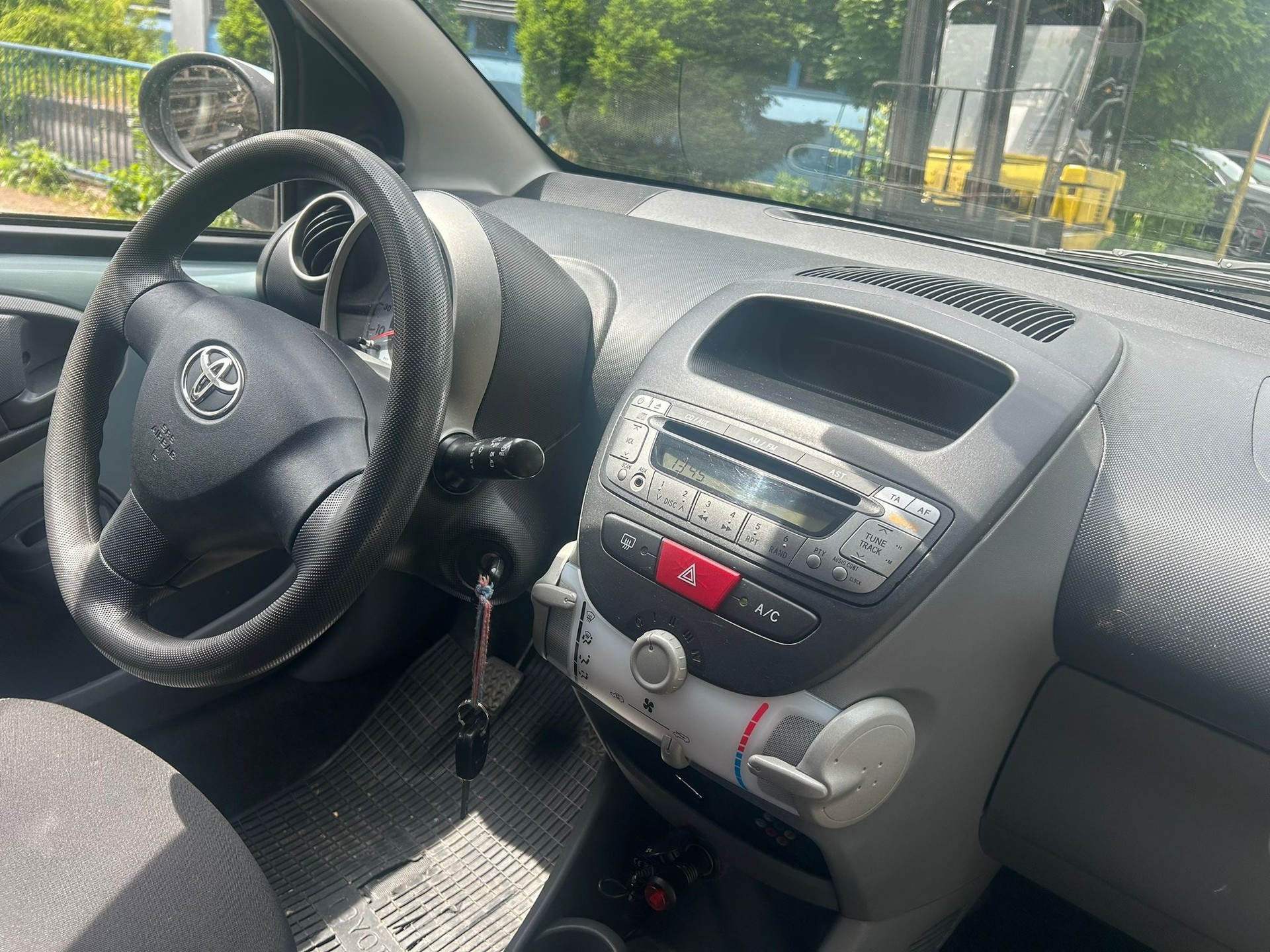 TOYOTA Aygo 1.0 Linea Terra-image-3