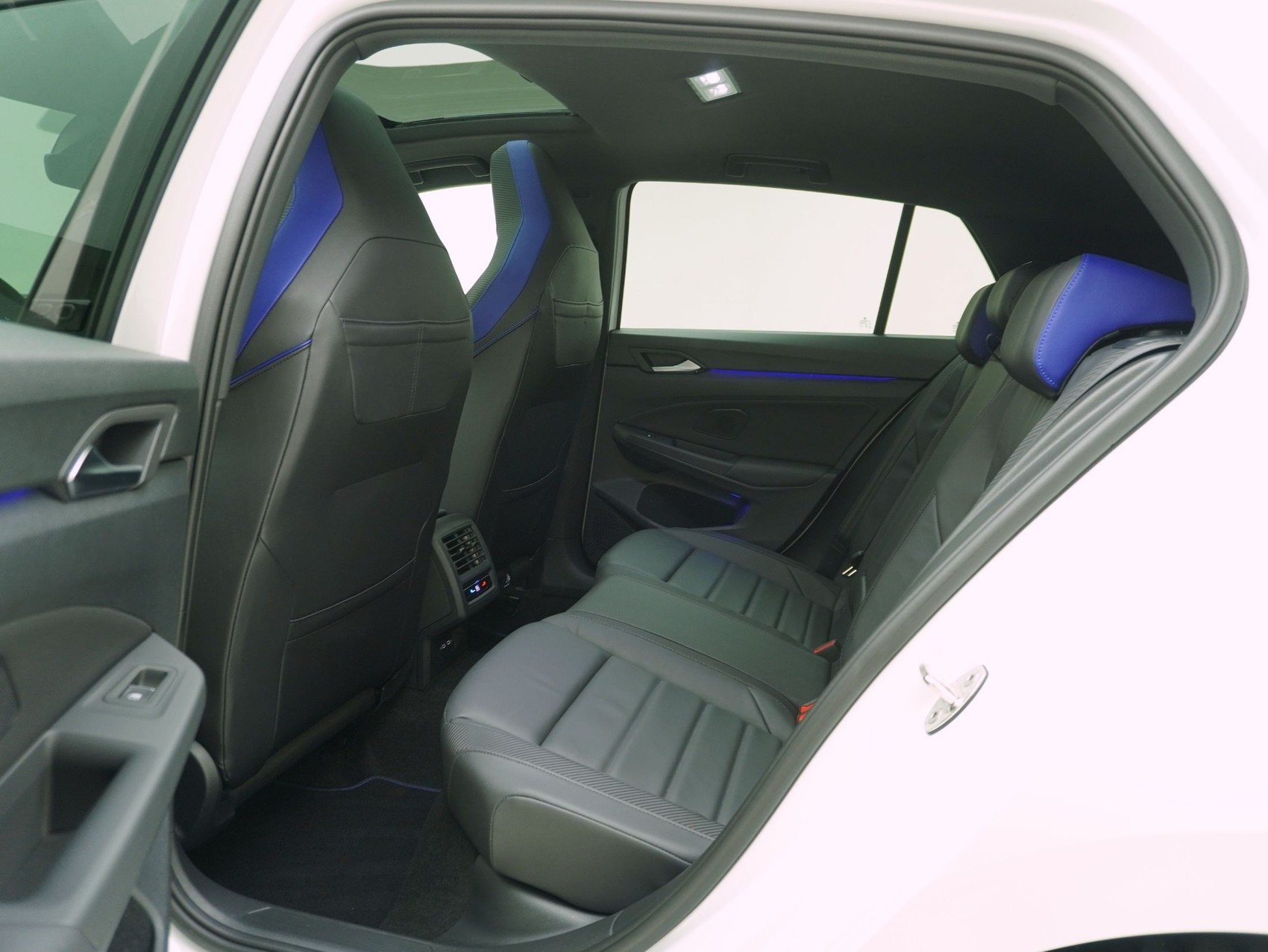 VW Golf 8 2.0 TSI DSG R Performance 4Motion 20 Years Akrapovic **Akrapovic Auspuffanlage**-image-14