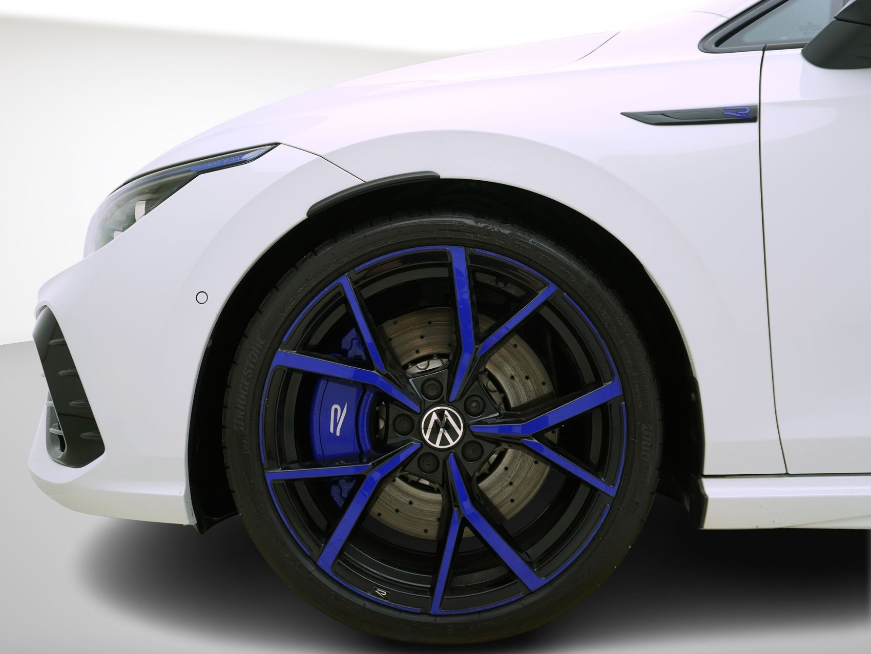 VW Golf 8 2.0 TSI DSG R Performance 4Motion 20 Years Akrapovic **Akrapovic Auspuffanlage**-image-7