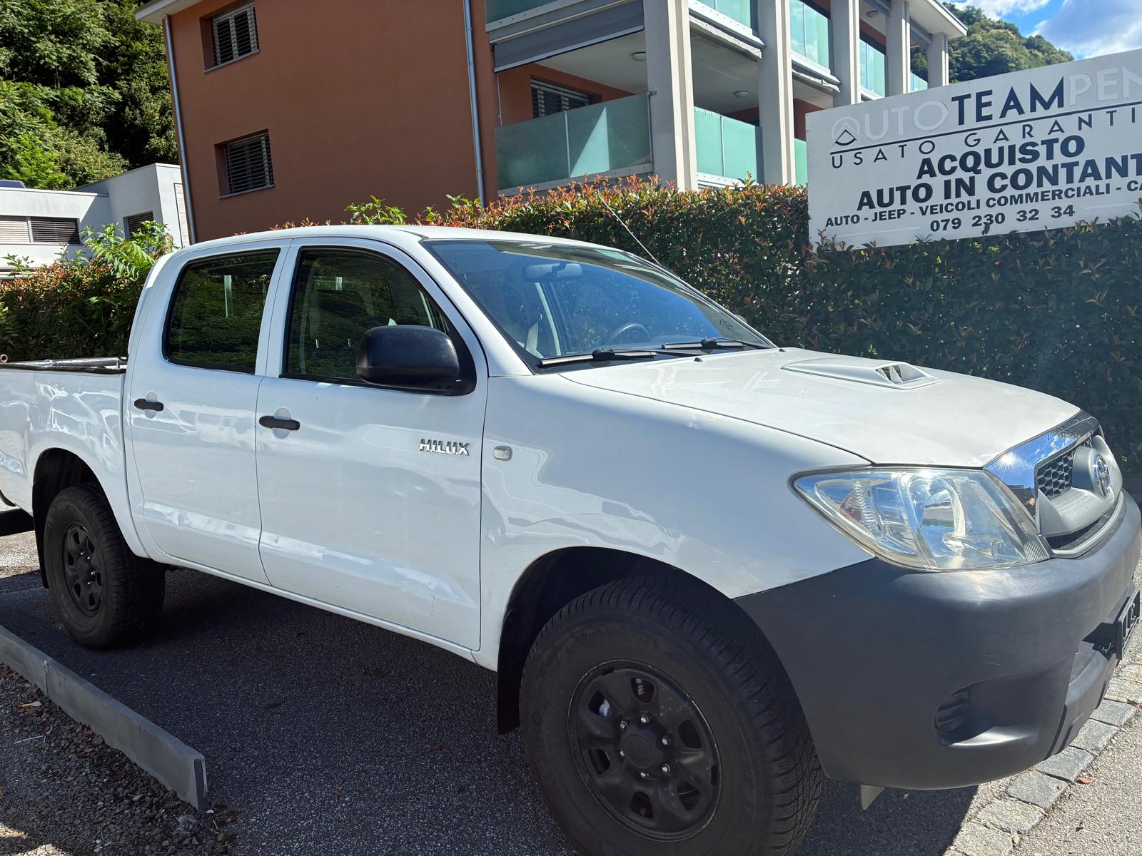 TOYOTA Hilux 4x4 DoubleCab LineaLuna-image-2