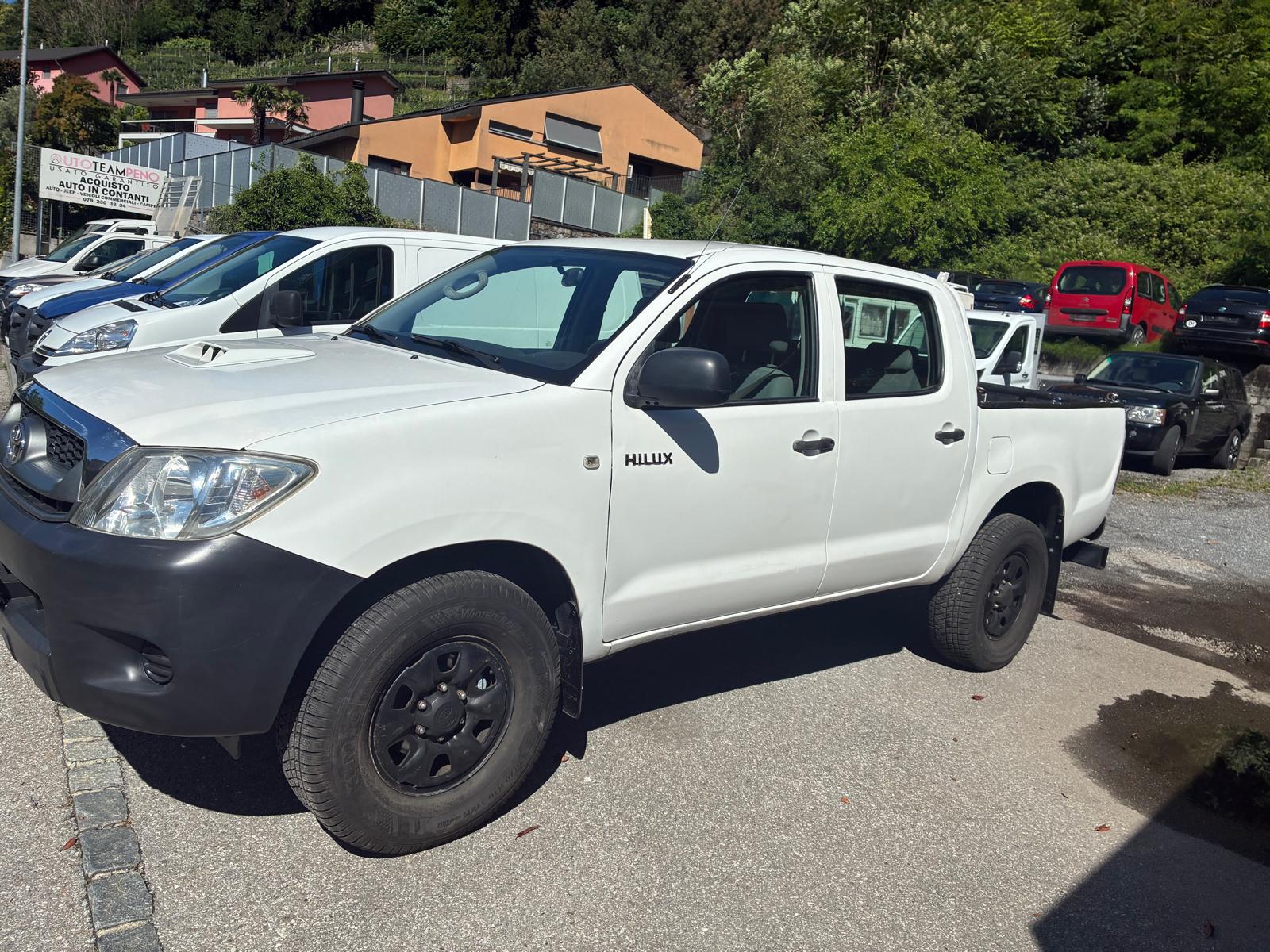 TOYOTA Hilux 4x4 DoubleCab LineaLuna-image-3