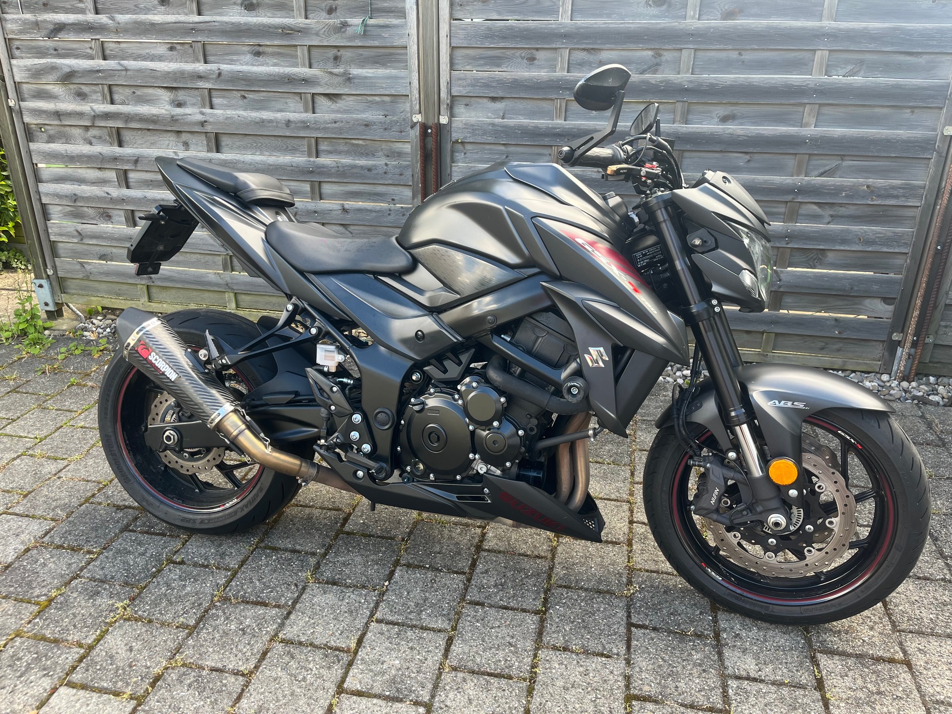 SUZUKI GSX-S 750