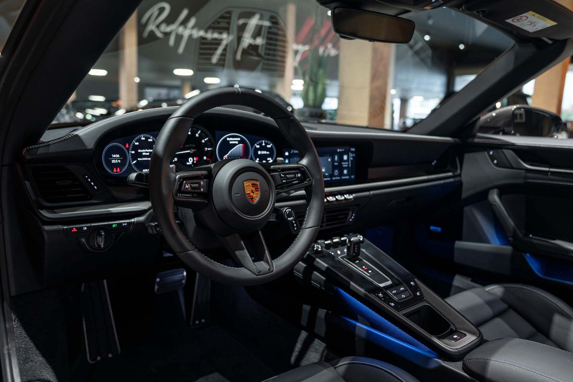 PORSCHE 911 Carrera 4 GTS Cabriolet PDK-image-9