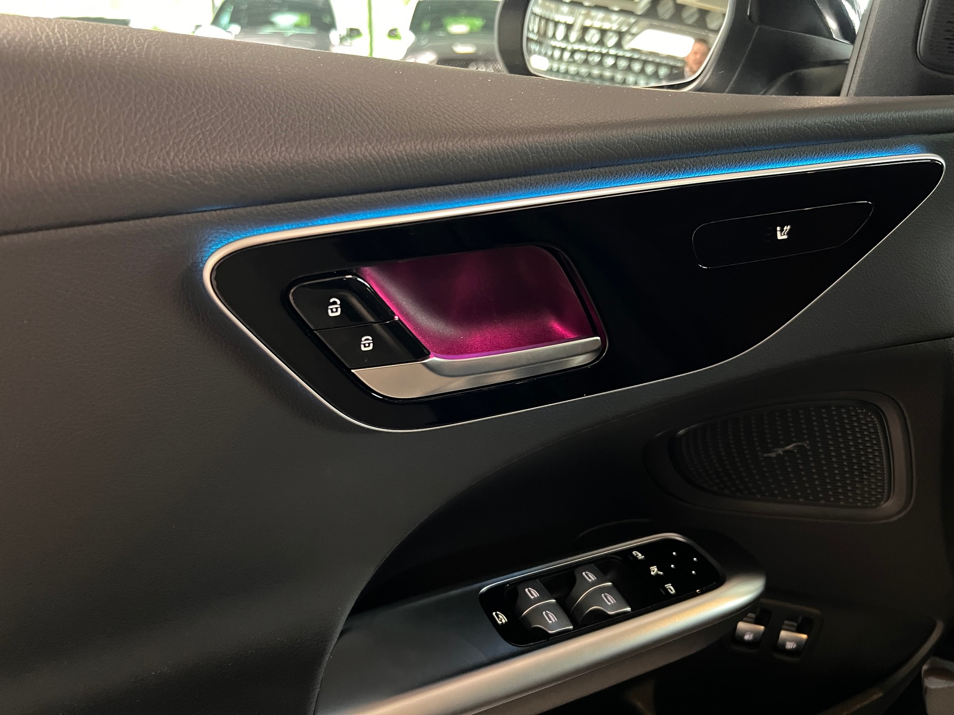MERCEDES-BENZ C 300 e T EQ Hybrid-image-10