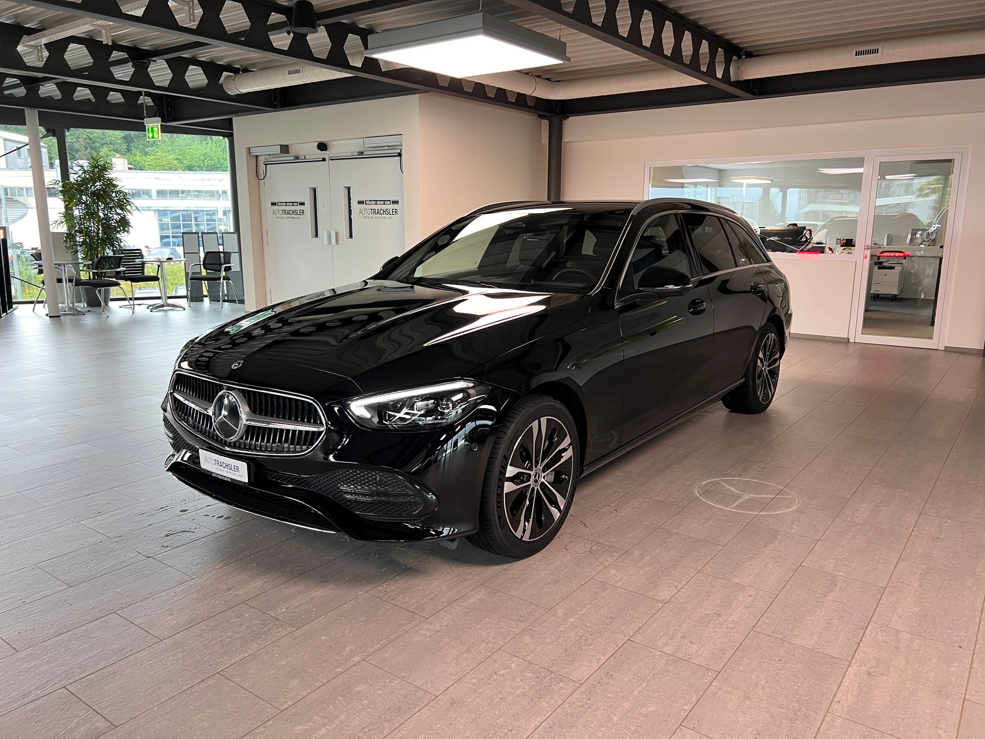 MERCEDES-BENZ C 300 e T EQ Hybrid-image-3