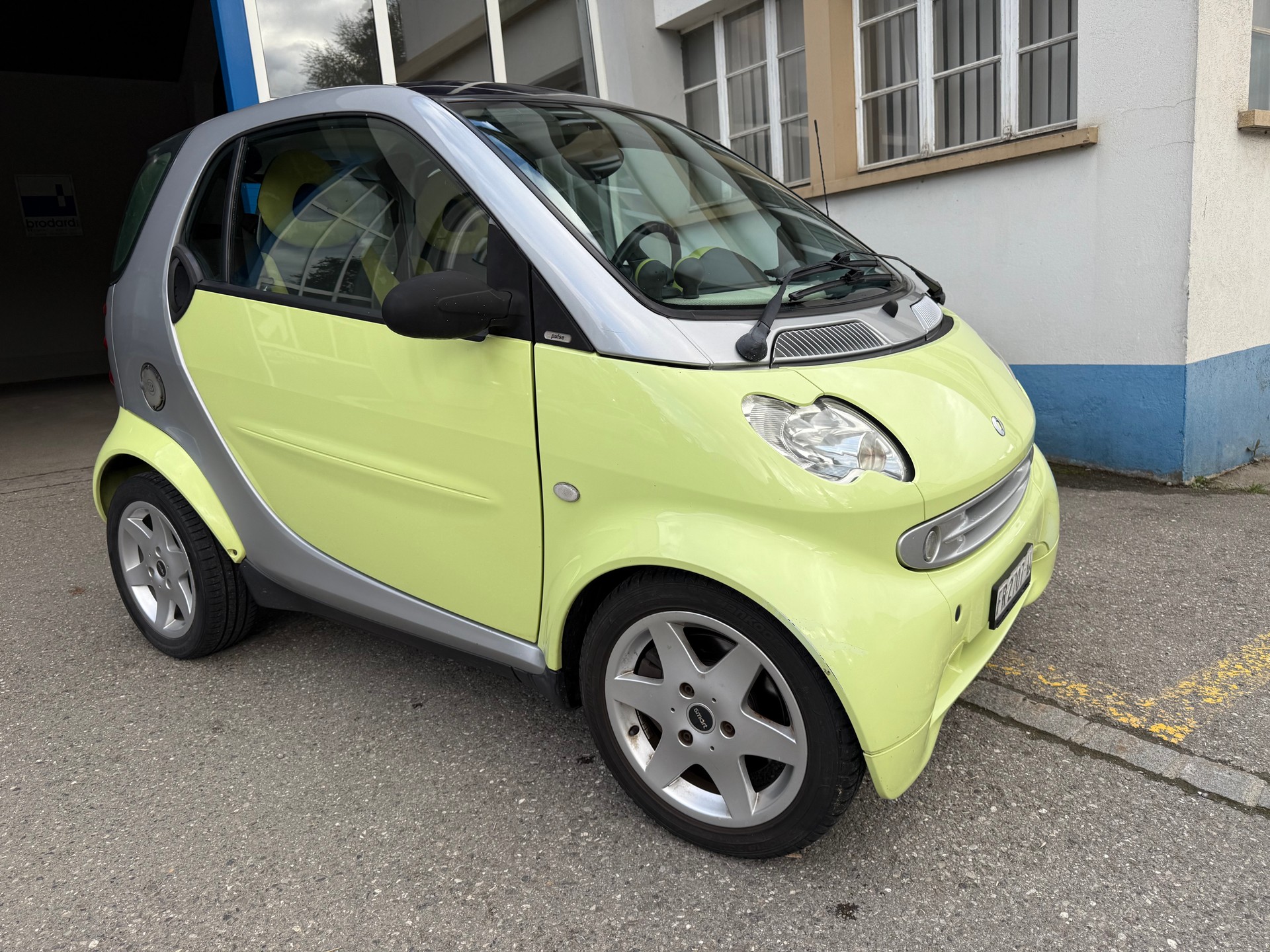 SMART fortwo creamstyle-image-3
