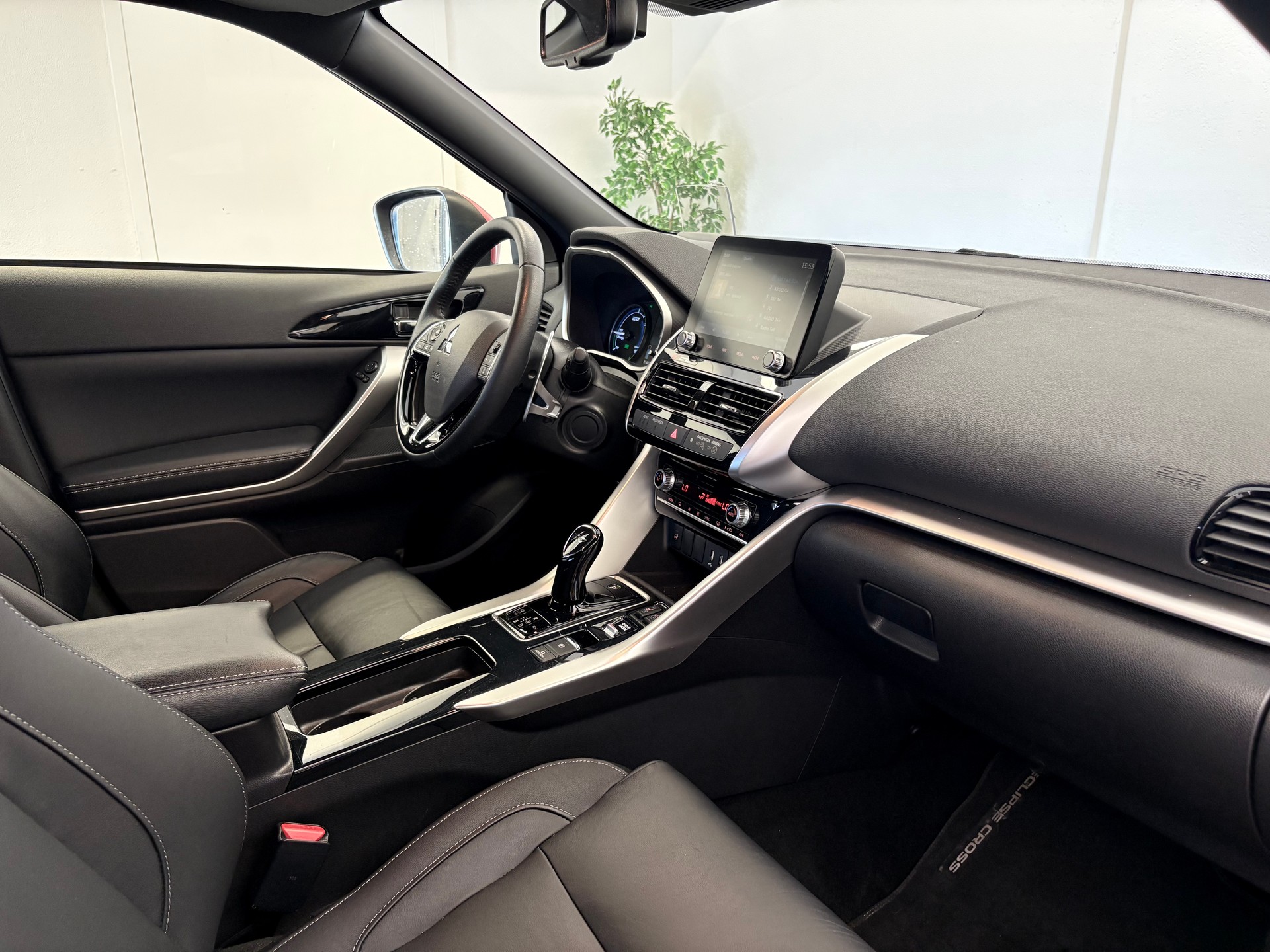 MITSUBISHI Eclipse Cross 2.4 PHEV Style Business 4WD-image-24