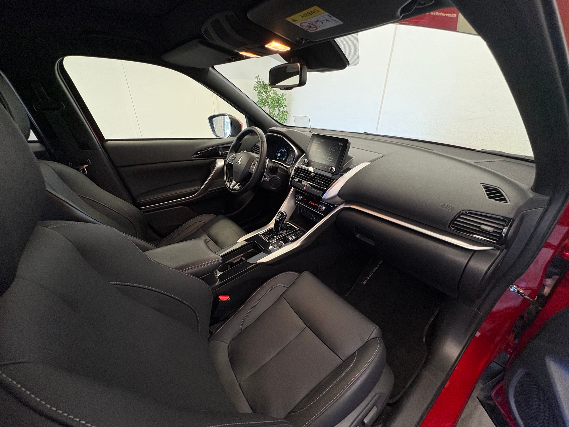 MITSUBISHI Eclipse Cross 2.4 PHEV Style Business 4WD-image-25