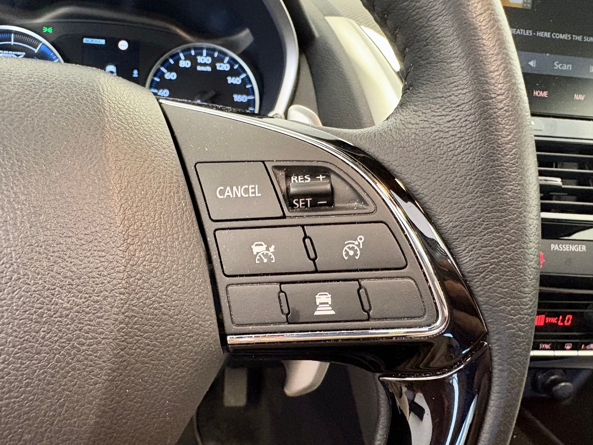 MITSUBISHI Eclipse Cross 2.4 PHEV Style Business 4WD-image-19