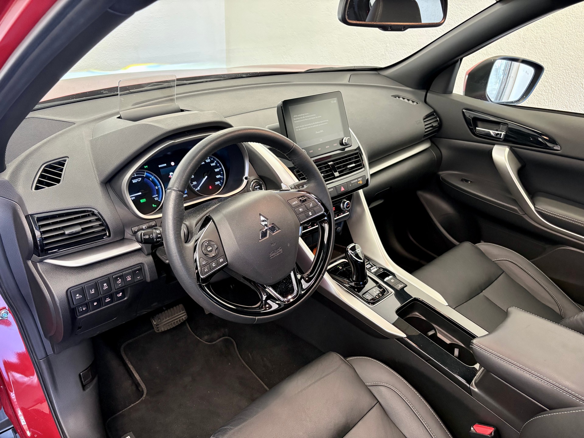 MITSUBISHI Eclipse Cross 2.4 PHEV Style Business 4WD-image-12