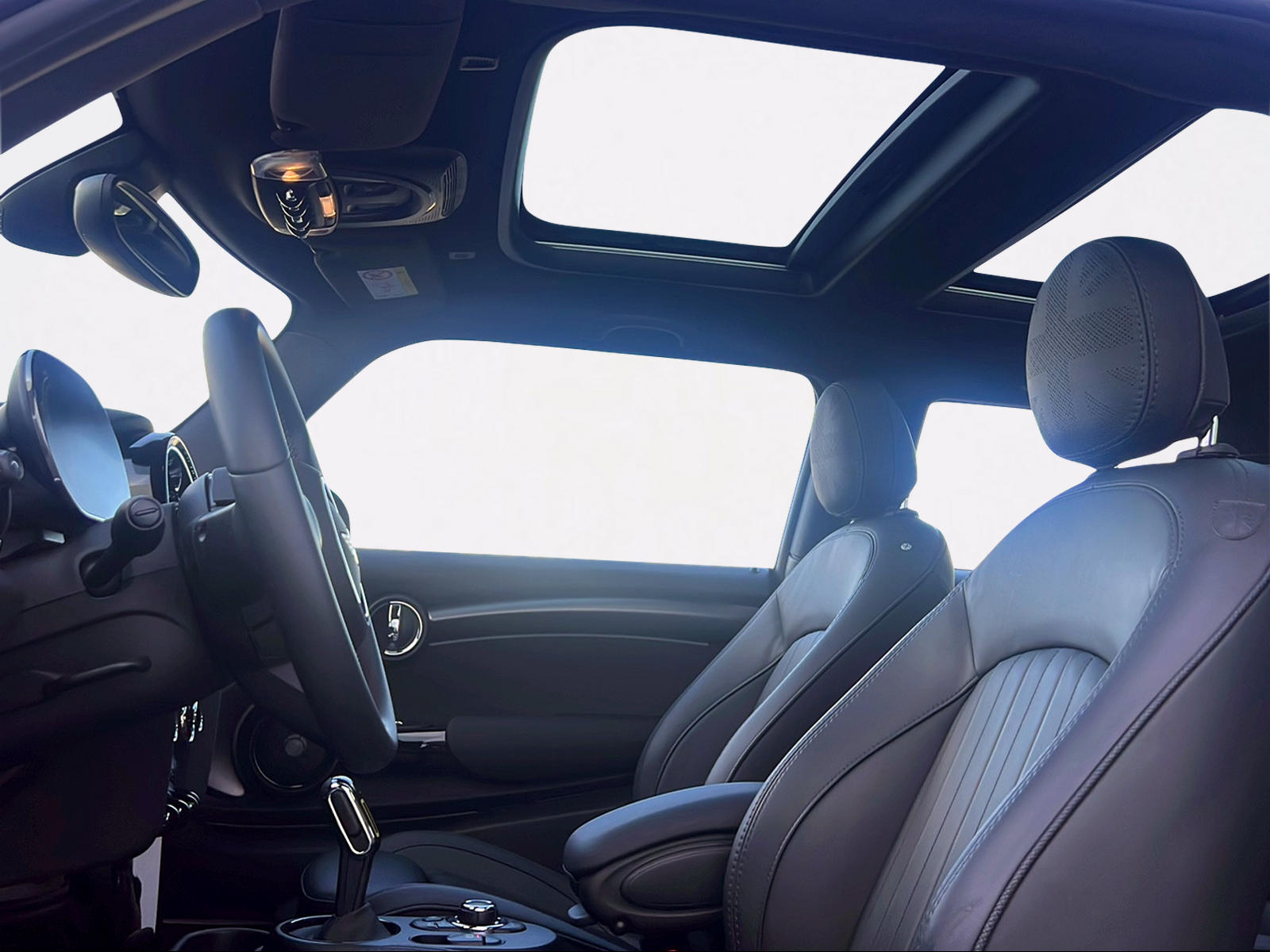 MINI Cooper SE Resolute Edition-image-9