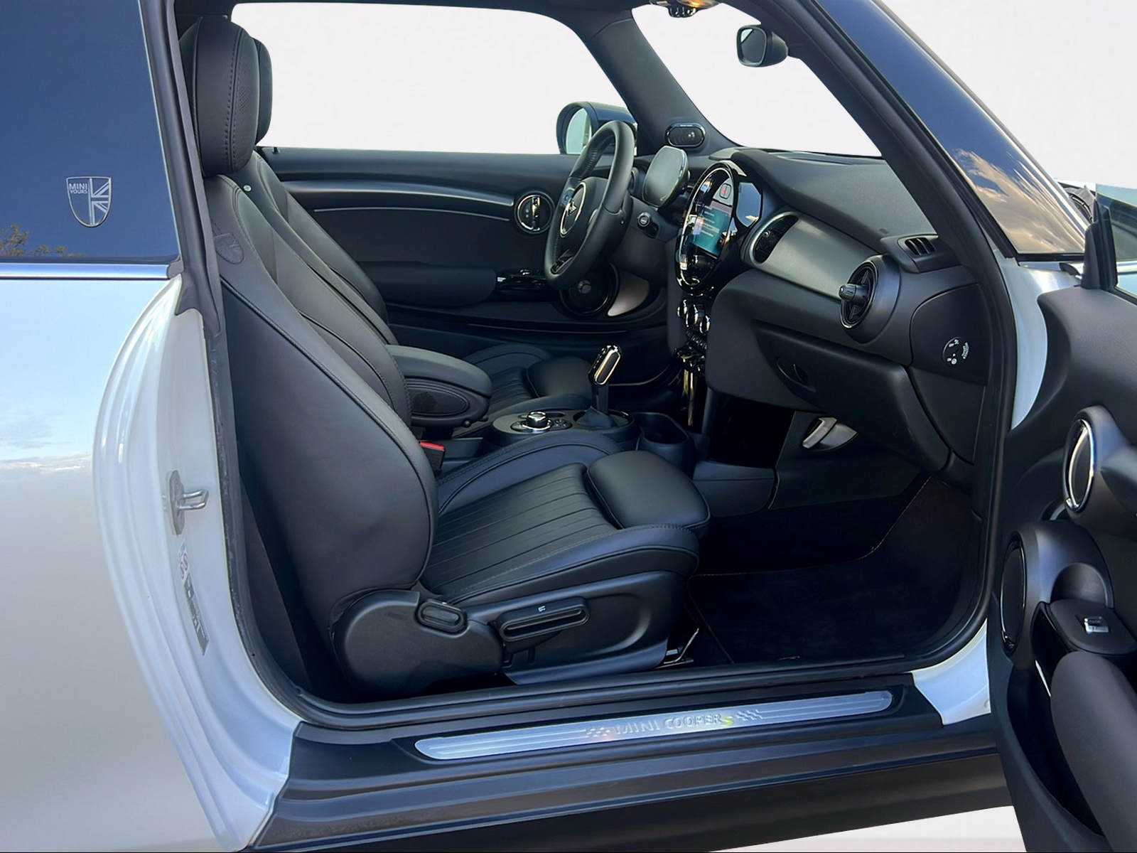 MINI Cooper SE Resolute Edition-image-4