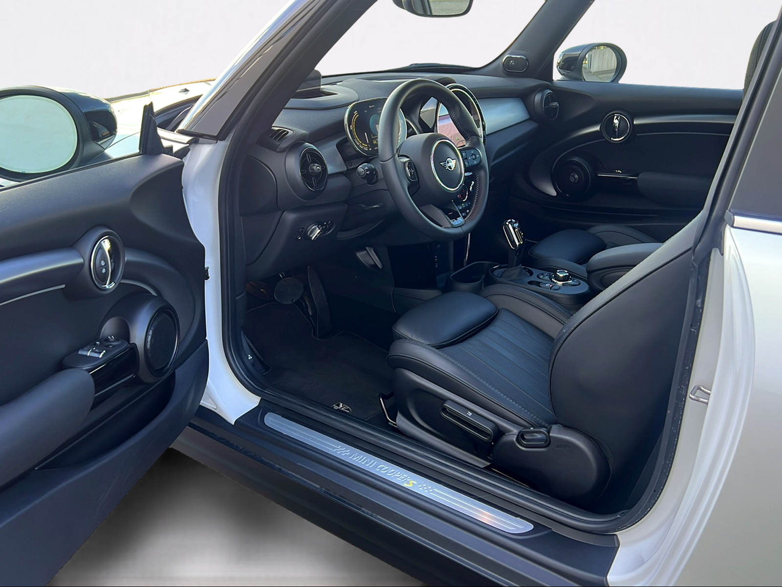 MINI Cooper SE Resolute Edition-image-10