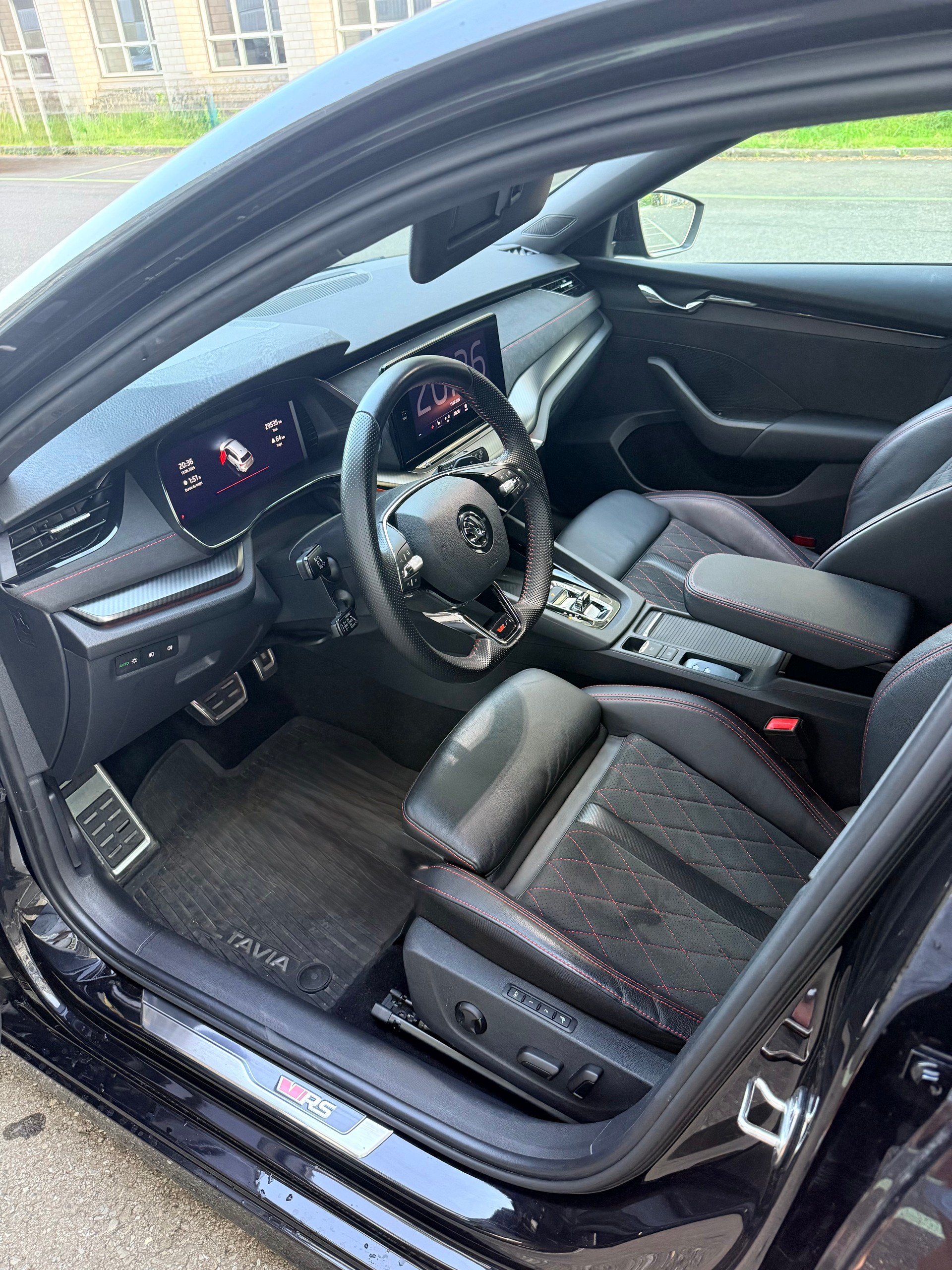 SKODA 2.0 TDI RS 4x4 DSG-image-5
