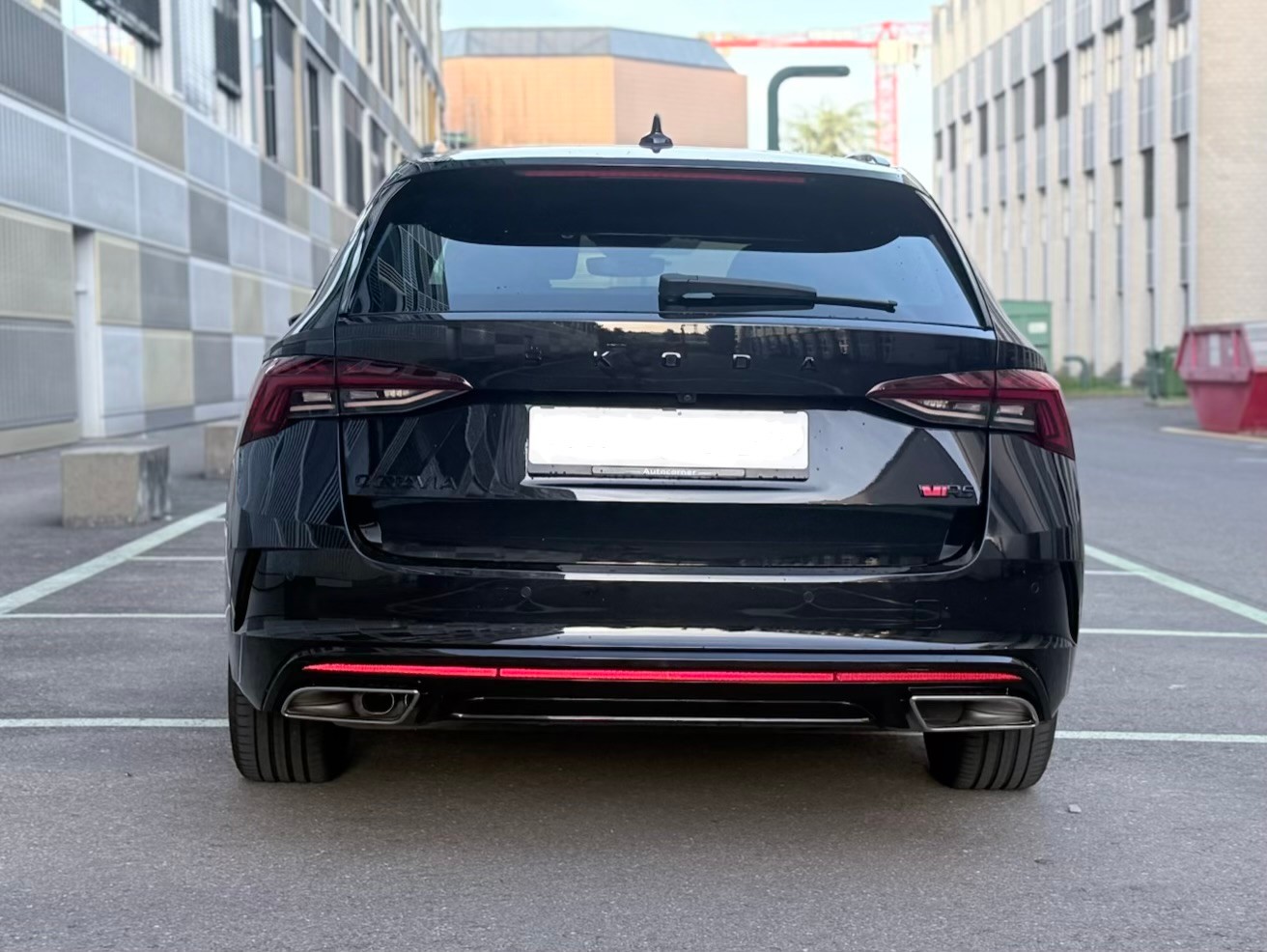 SKODA 2.0 TDI RS 4x4 DSG-image-3