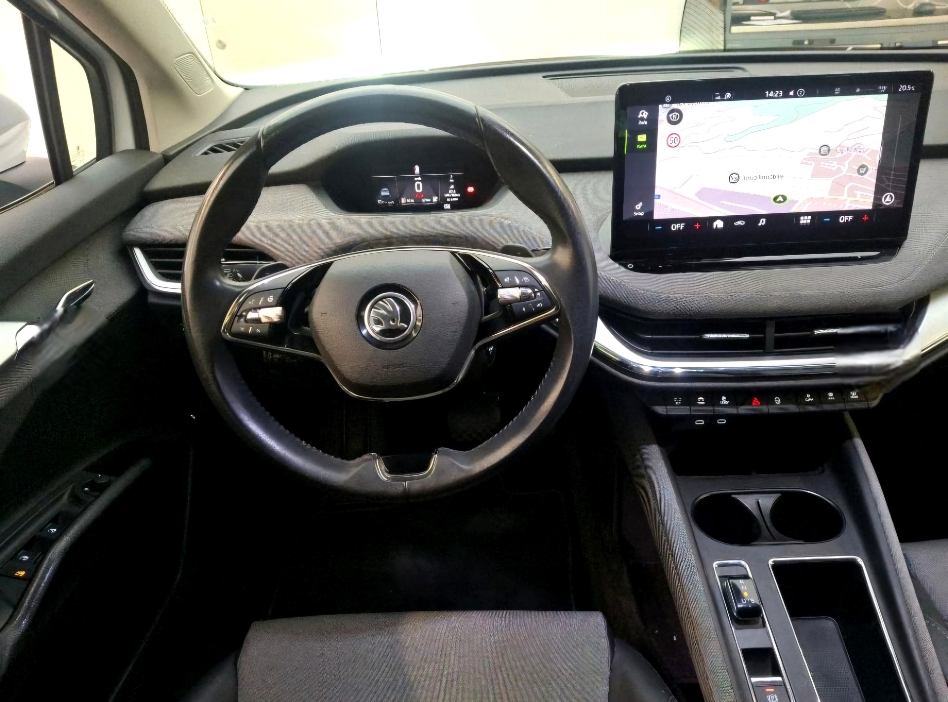 SKODA Enyaq iV 80-image-3