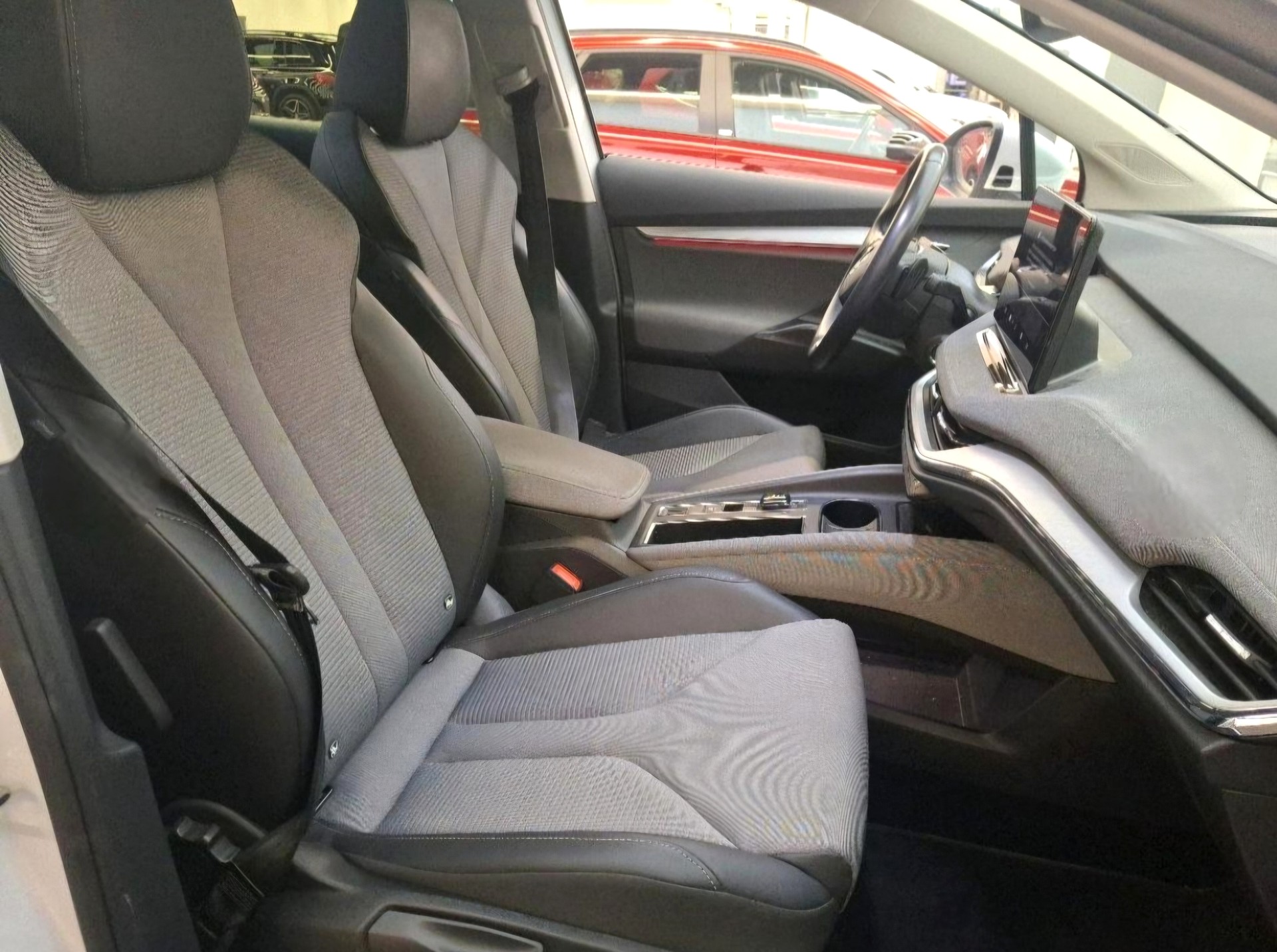 SKODA Enyaq iV 80-image-4