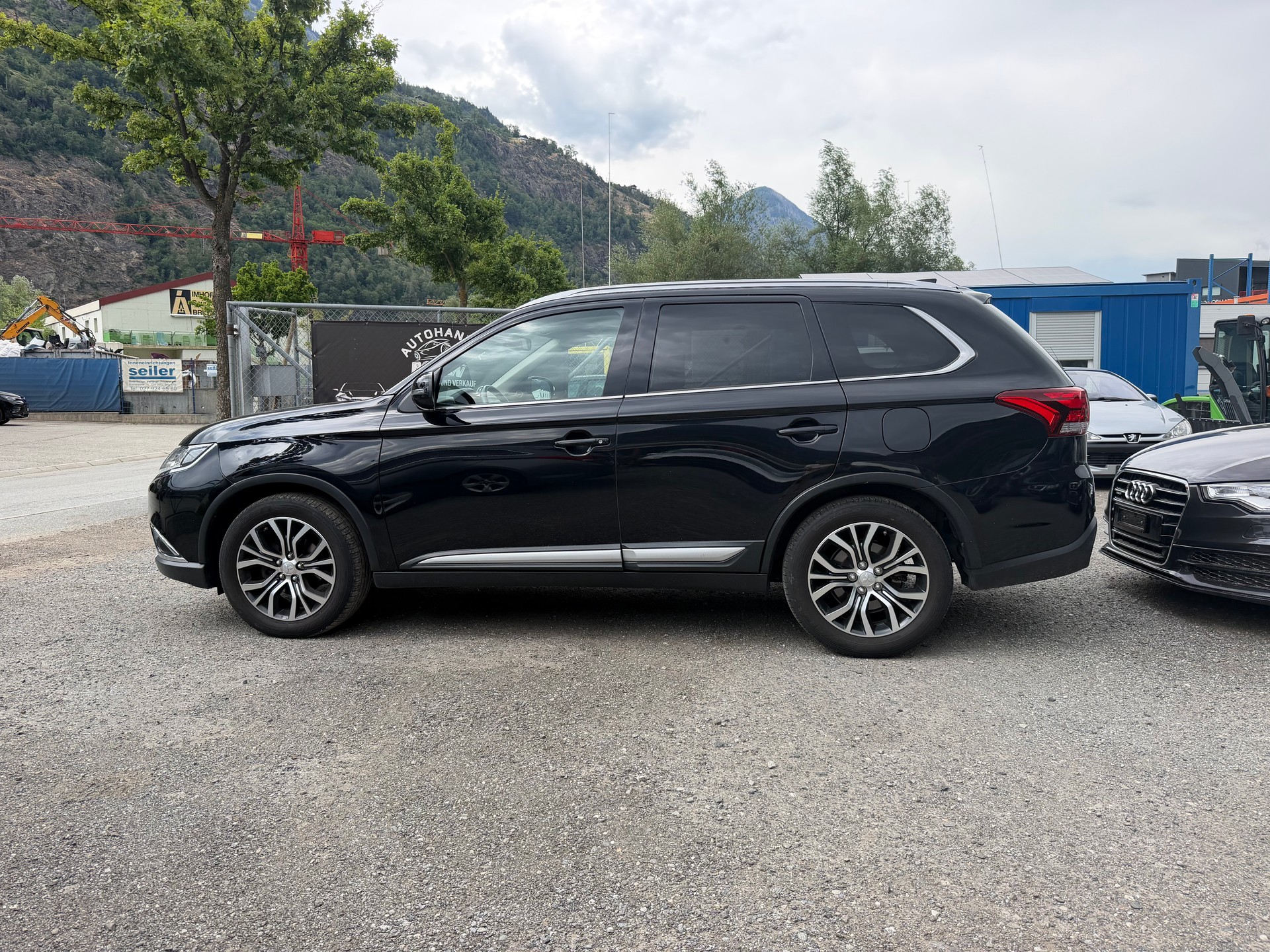 MITSUBISHI Outlander 2.2 DID Diamond 4WD Automatic-image-1