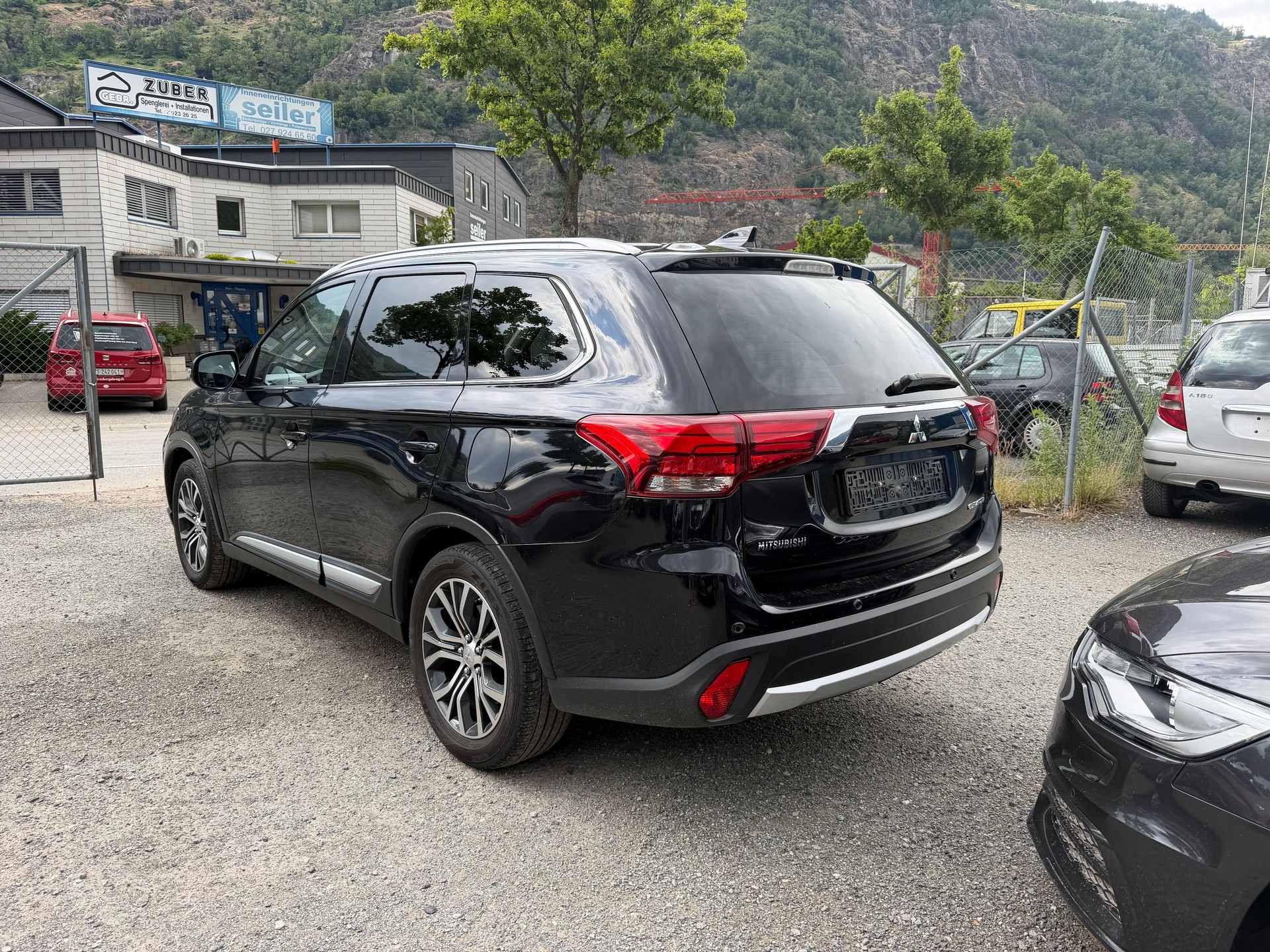 MITSUBISHI Outlander 2.2 DID Diamond 4WD Automatic-image-2