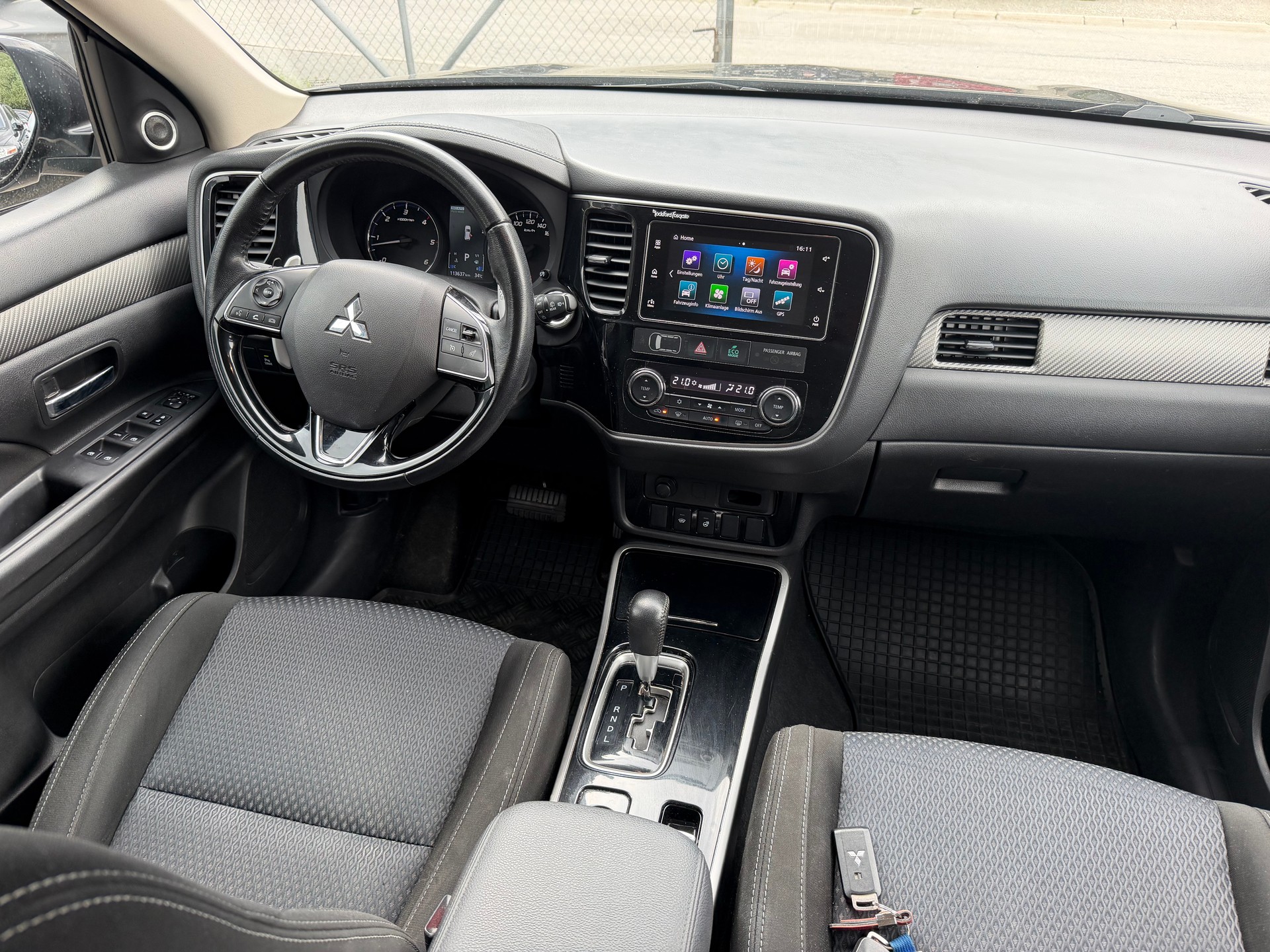 MITSUBISHI Outlander 2.2 DID Diamond 4WD Automatic-image-6