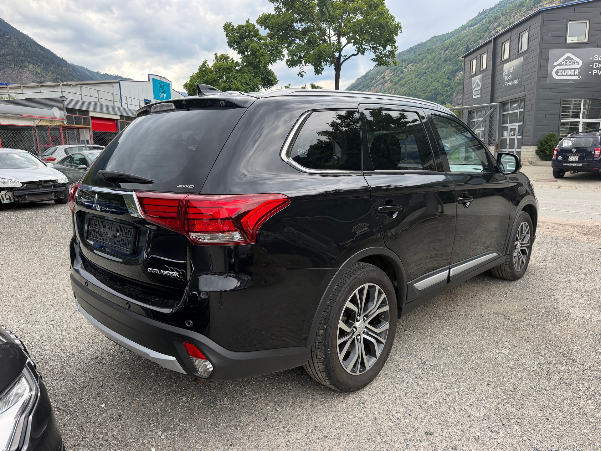MITSUBISHI Outlander 2.2 DID Diamond 4WD Automatic-image-5
