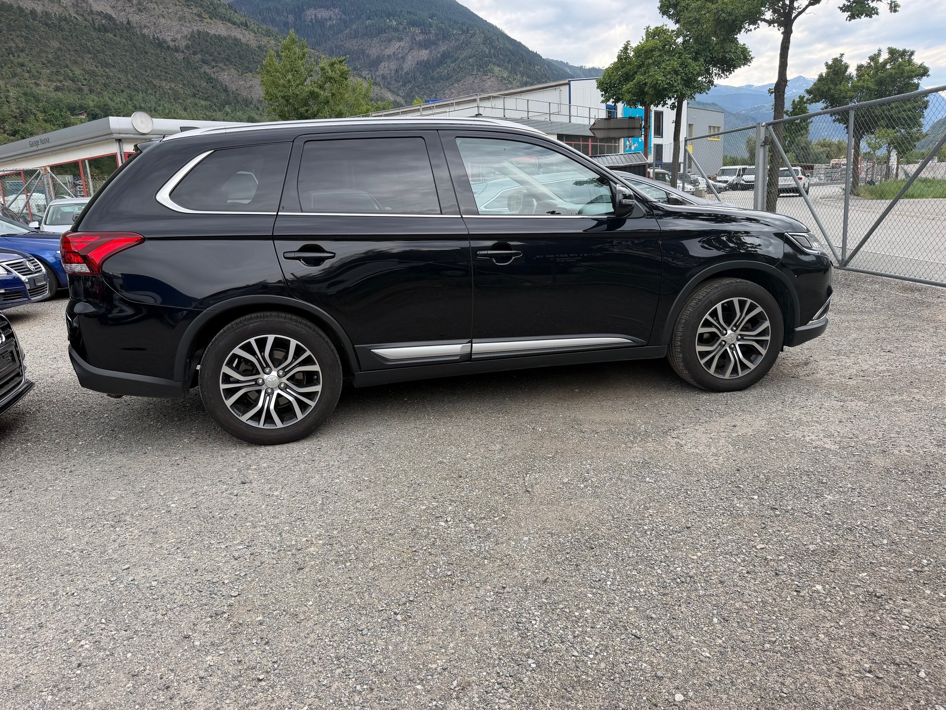 MITSUBISHI Outlander 2.2 DID Diamond 4WD Automatic-image-4