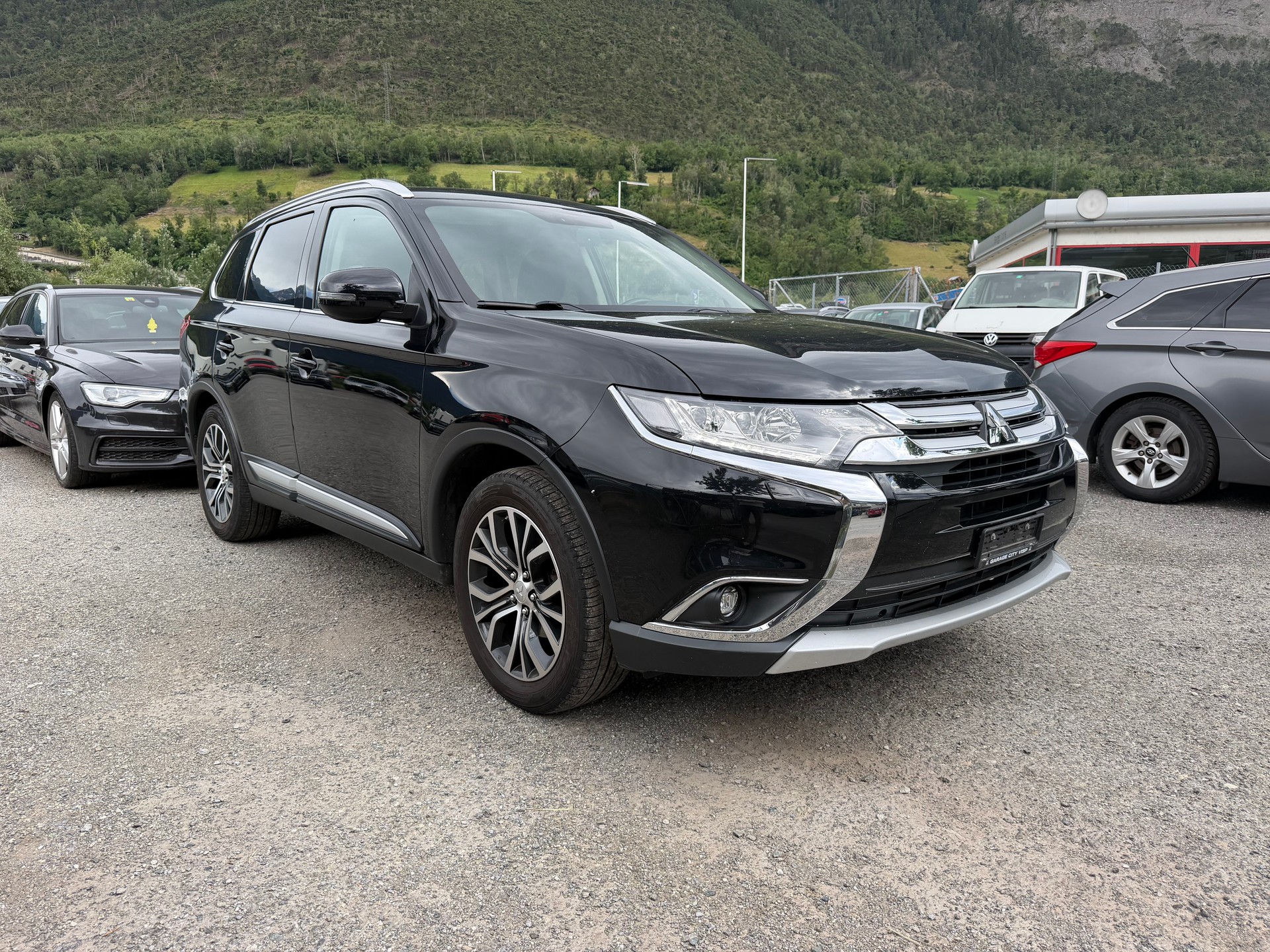 MITSUBISHI Outlander 2.2 DID Diamond 4WD Automatic-image-3