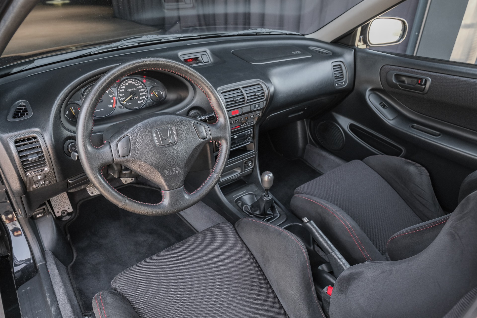 HONDA Integra Type-R 1.8 VTEC-image-12