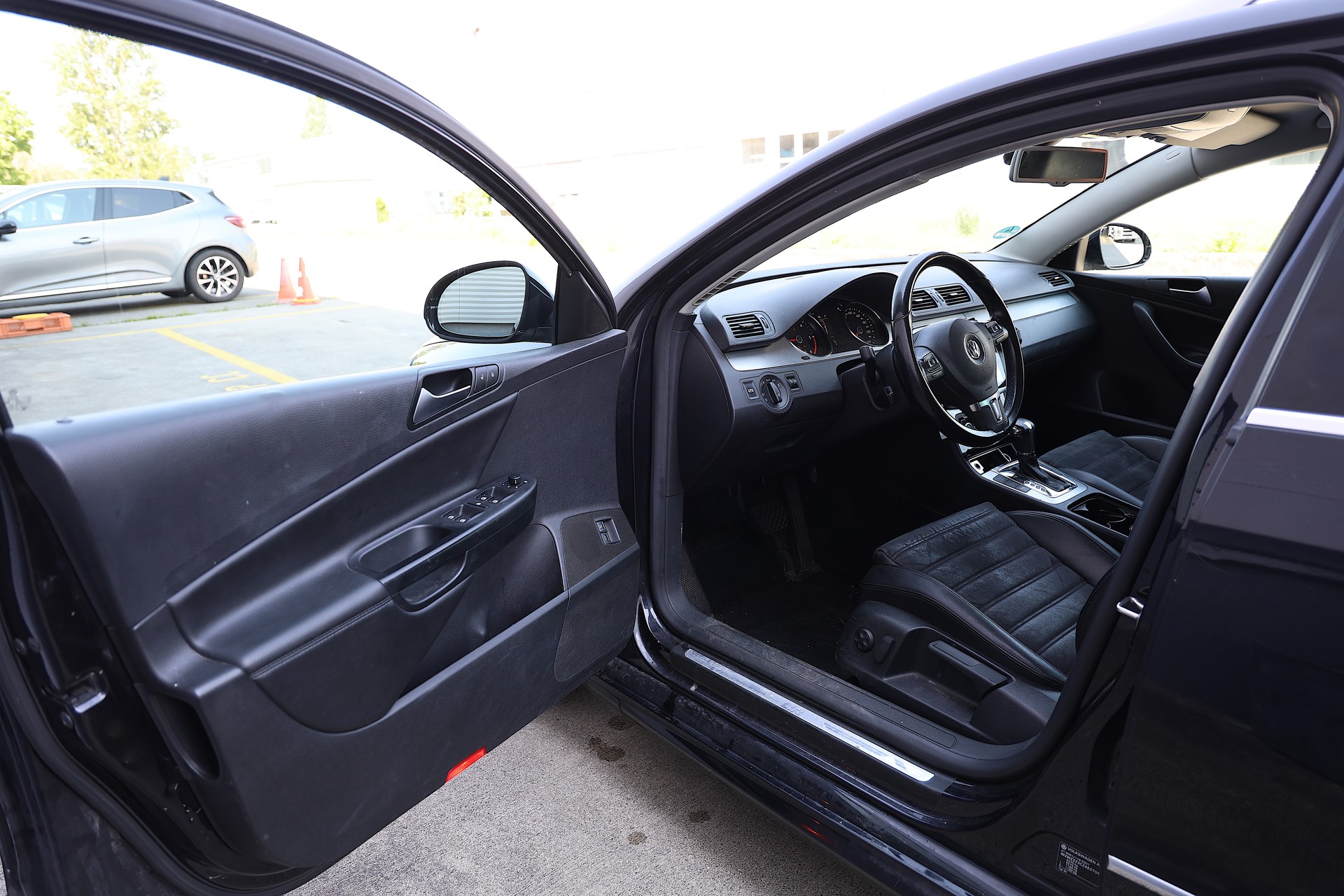VW Passat Variant 2.0 TDI R-Line 4Motion DSG-image-9
