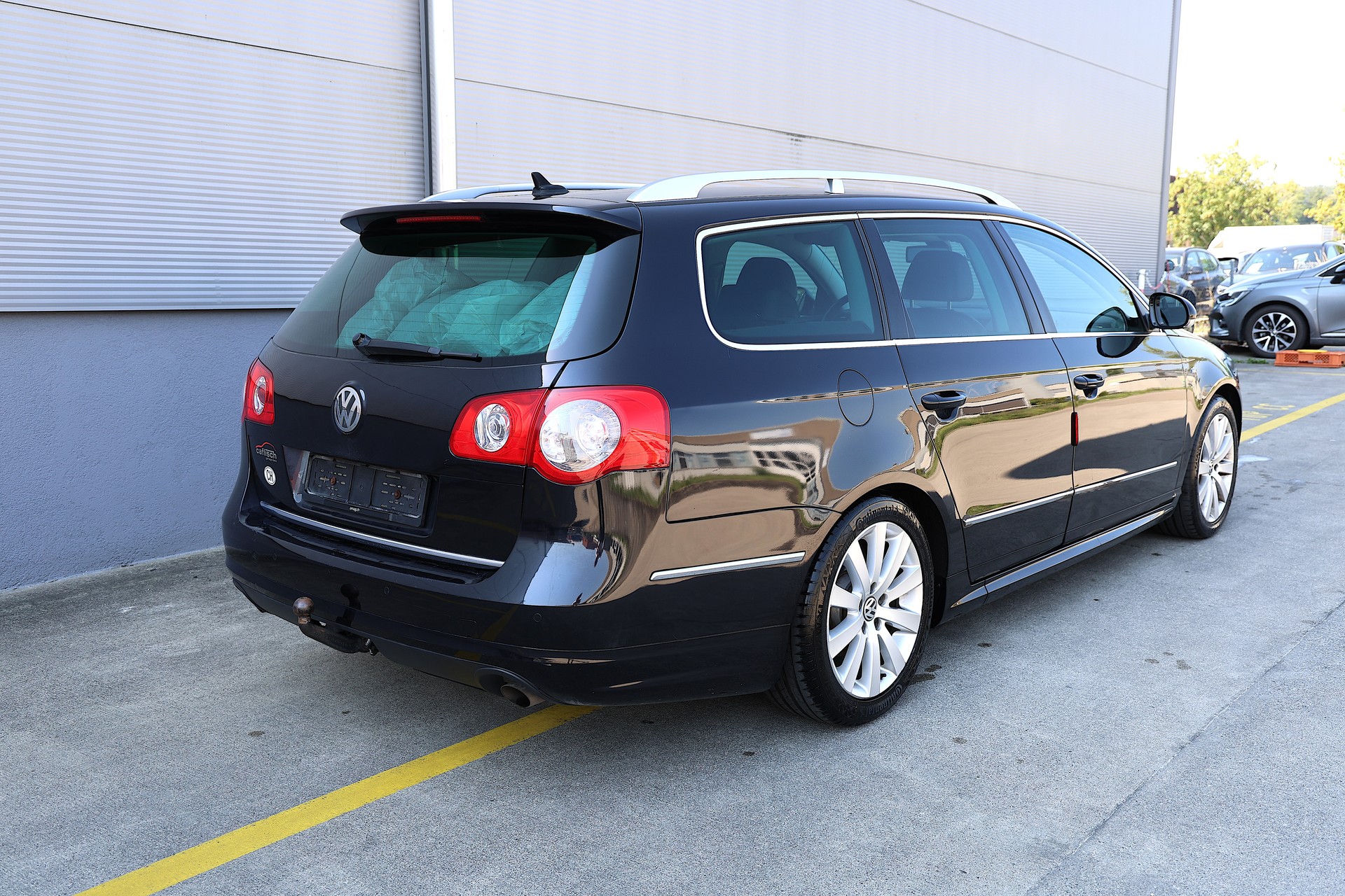 VW Passat Variant 2.0 TDI R-Line 4Motion DSG-image-2