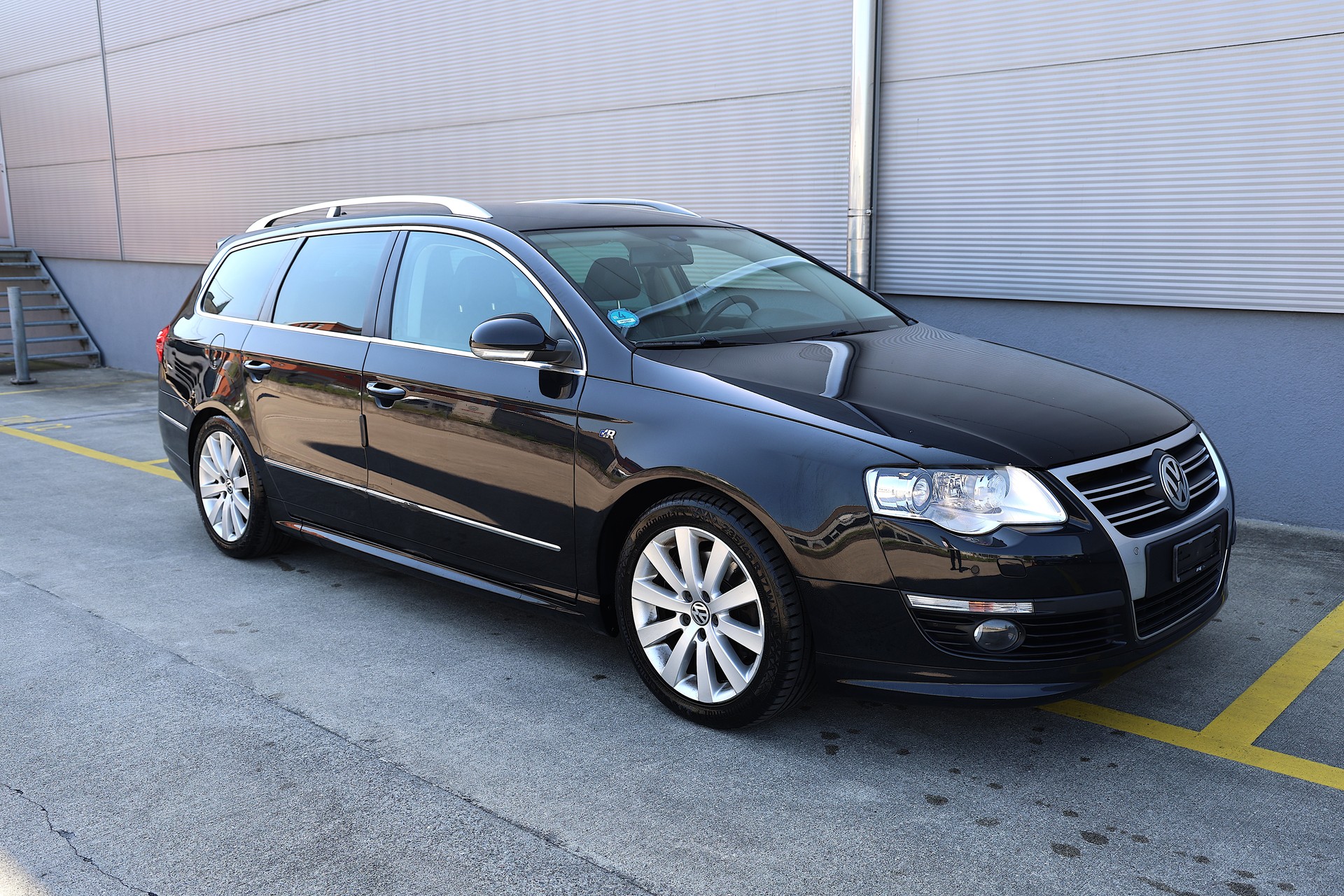 VW Passat Variant 2.0 TDI R-Line 4Motion DSG-image-0