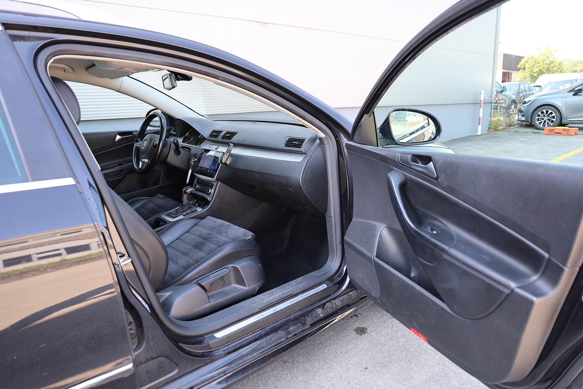 VW Passat Variant 2.0 TDI R-Line 4Motion DSG-image-15
