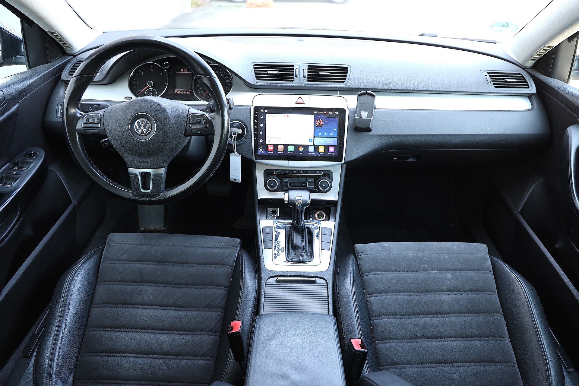 VW Passat Variant 2.0 TDI R-Line 4Motion DSG-image-13