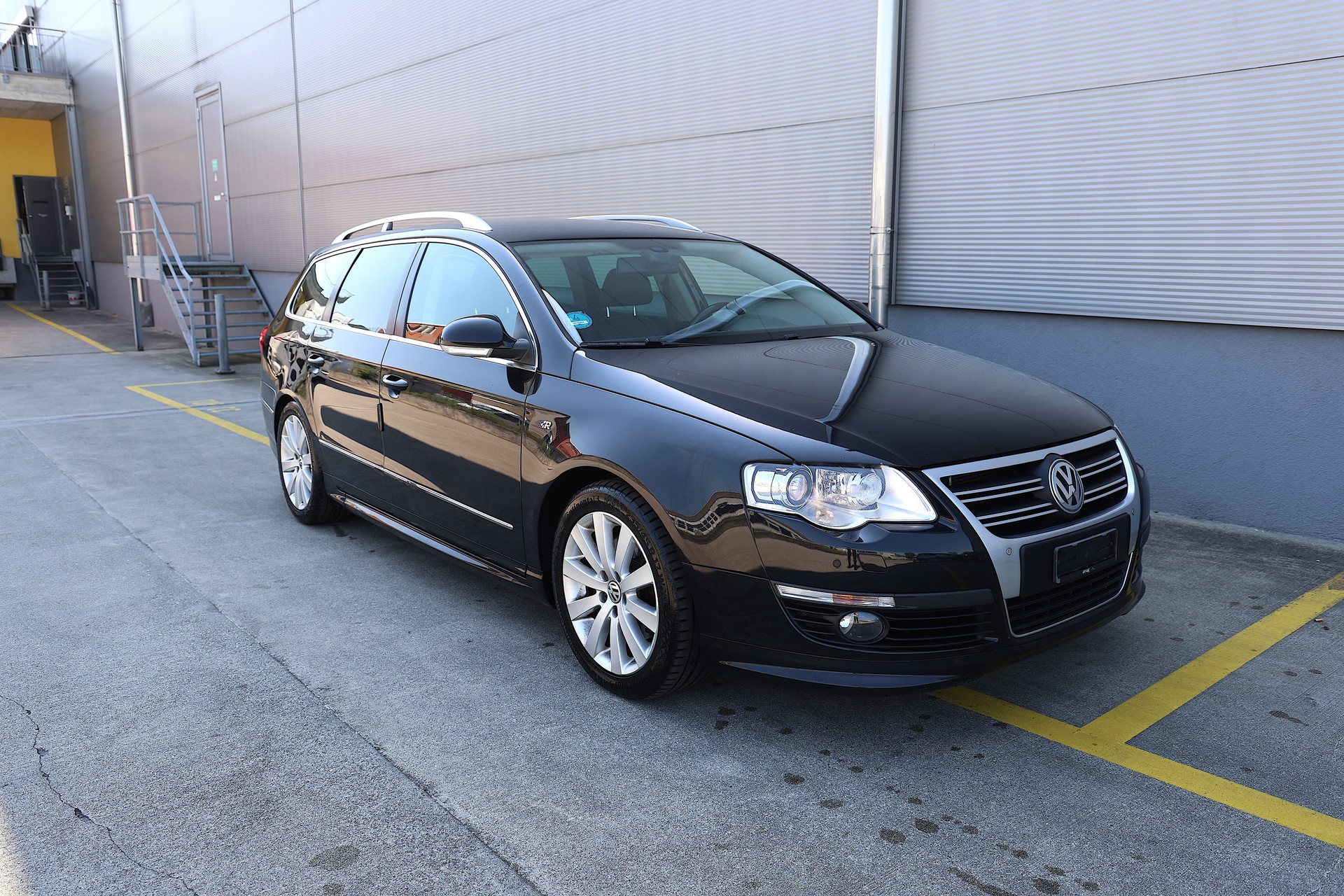 VW Passat Variant 2.0 TDI R-Line 4Motion DSG-image-1