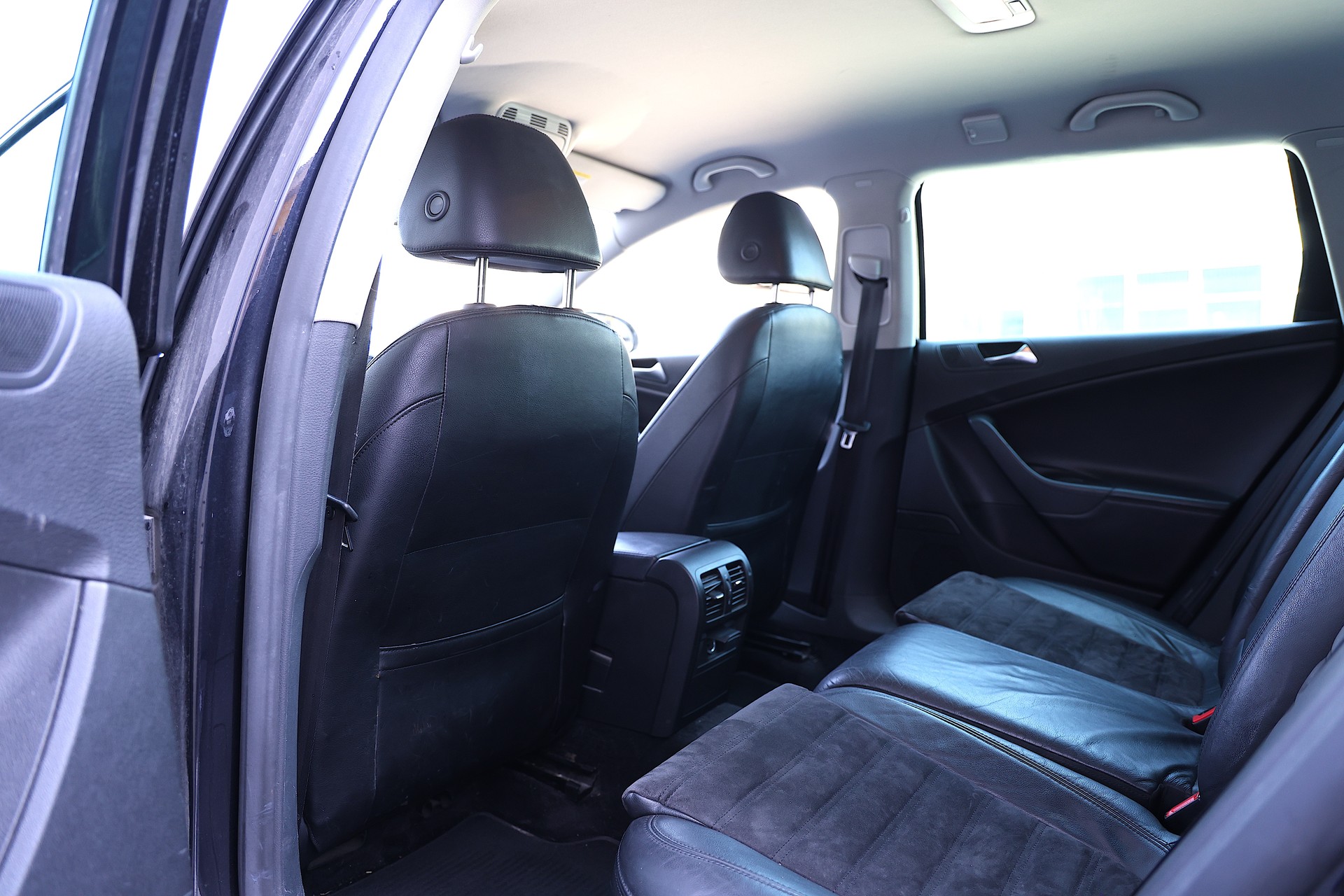 VW Passat Variant 2.0 TDI R-Line 4Motion DSG-image-20
