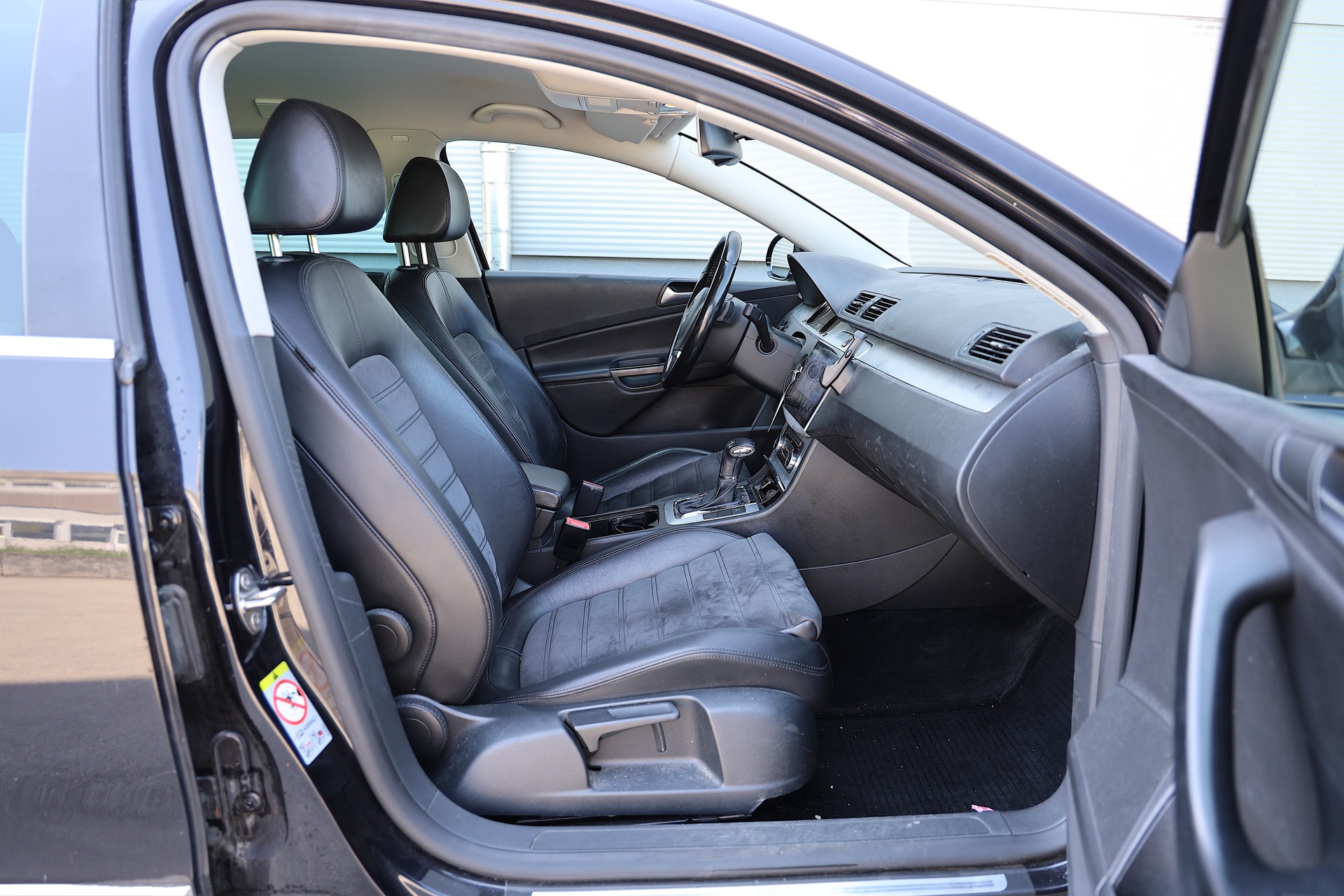 VW Passat Variant 2.0 TDI R-Line 4Motion DSG-image-16